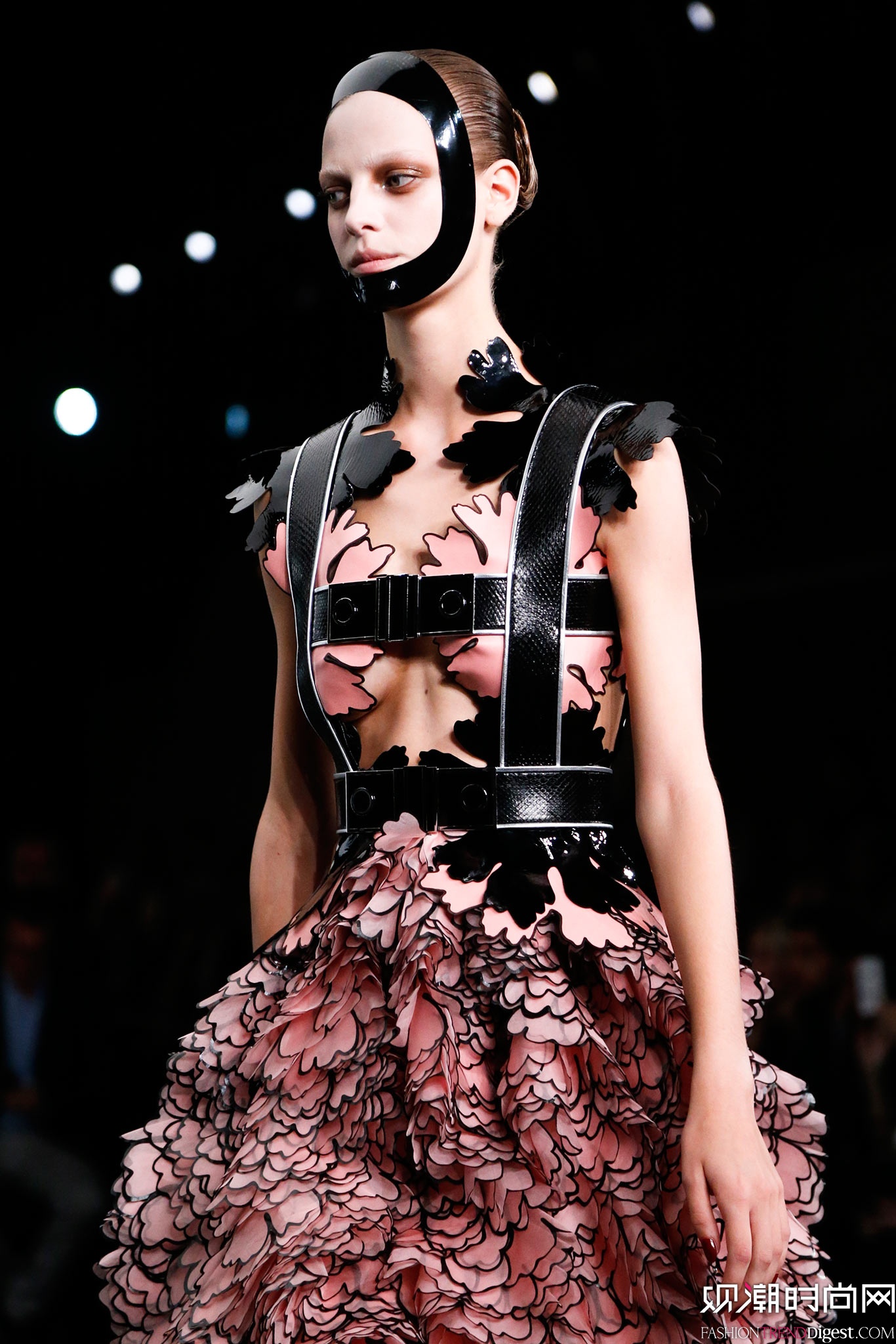 Alexander McQueen 2015İʱװ㳡ͼƬ