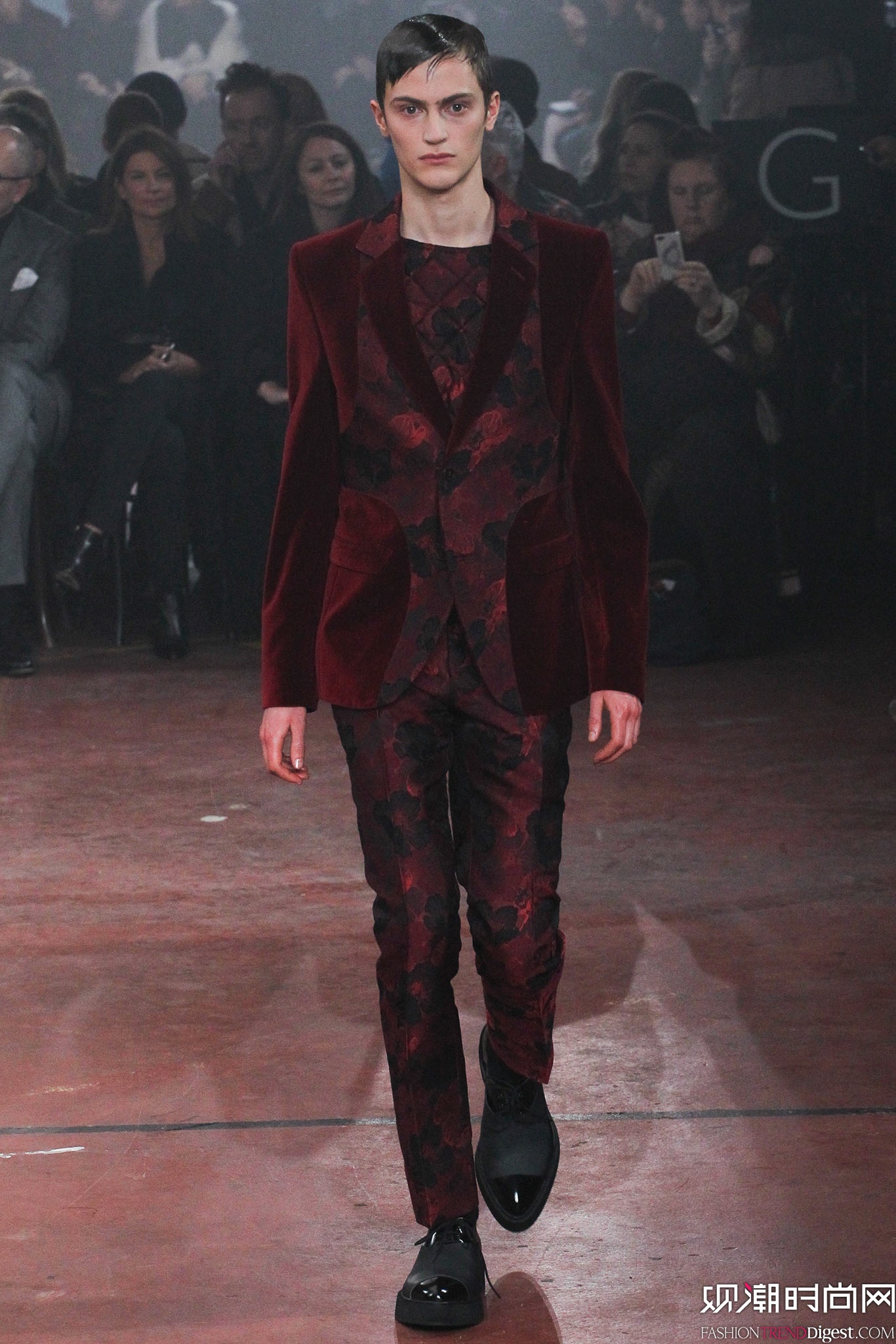 Alexander McQueen 2015ﶬϵװ㳡ͼƬ