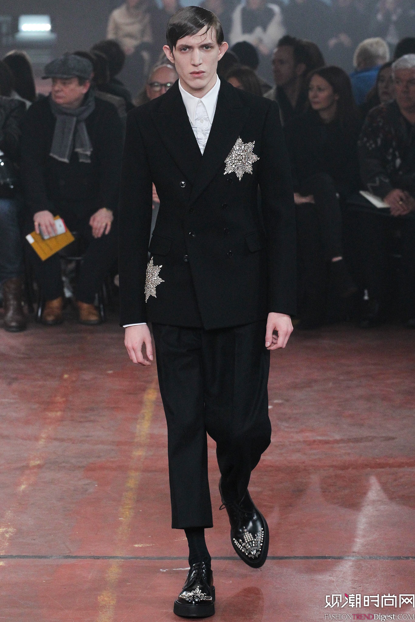 Alexander McQueen 2015ﶬϵװ㳡ͼƬ