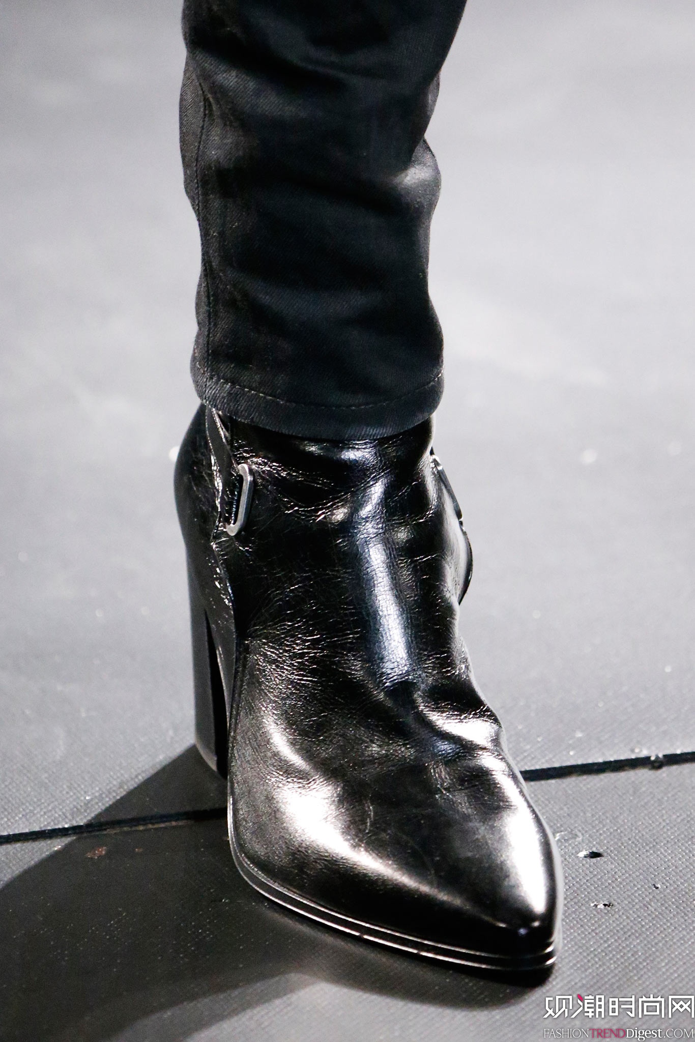 Saint Laurent 2015�ﶬ��װϵ���㳡����ͼƬ