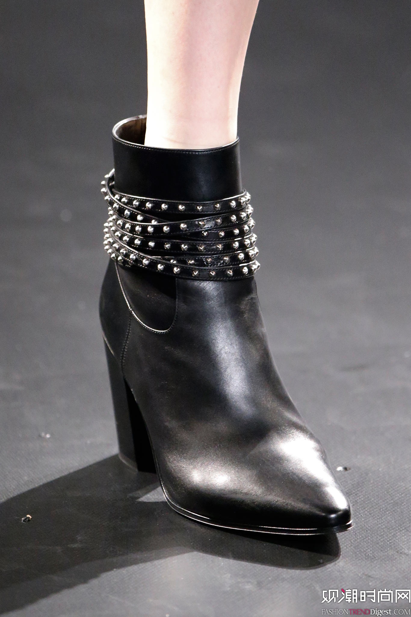 Saint Laurent 2015�ﶬ��װϵ���㳡����ͼƬ