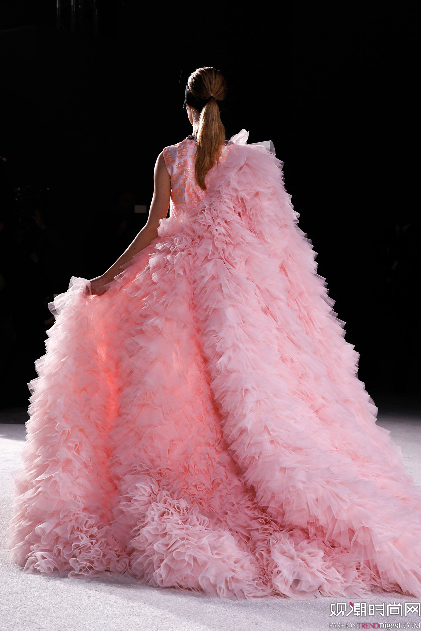 Giambattista Valli 2015ĸ߶ϵ㳡ͼƬ