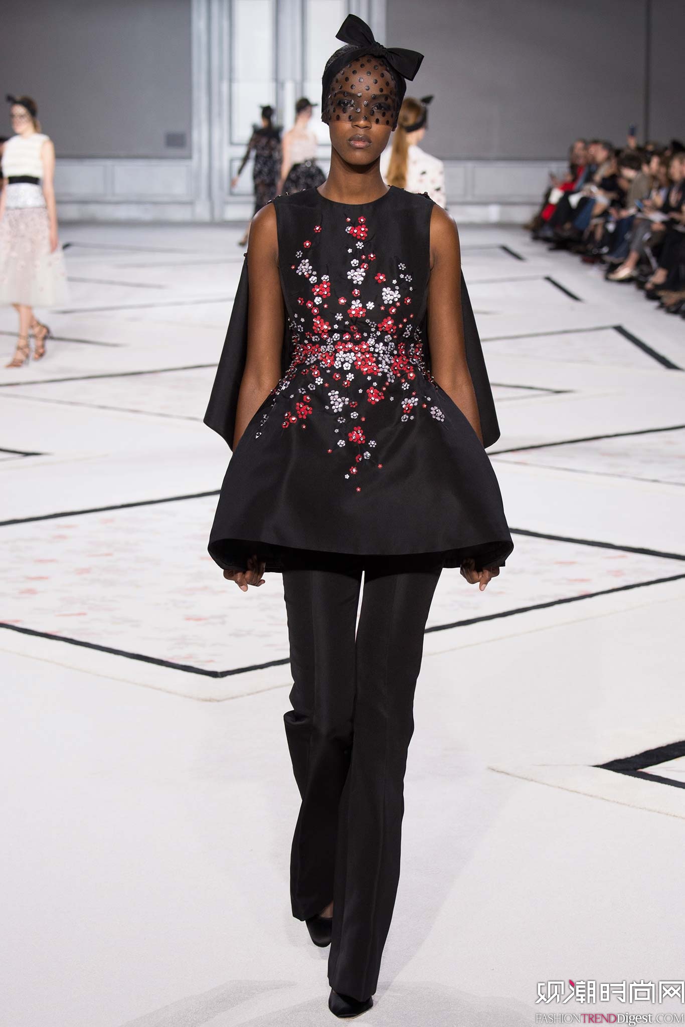 Giambattista Valli 2015ĸ߶ϵ㳡ͼƬ