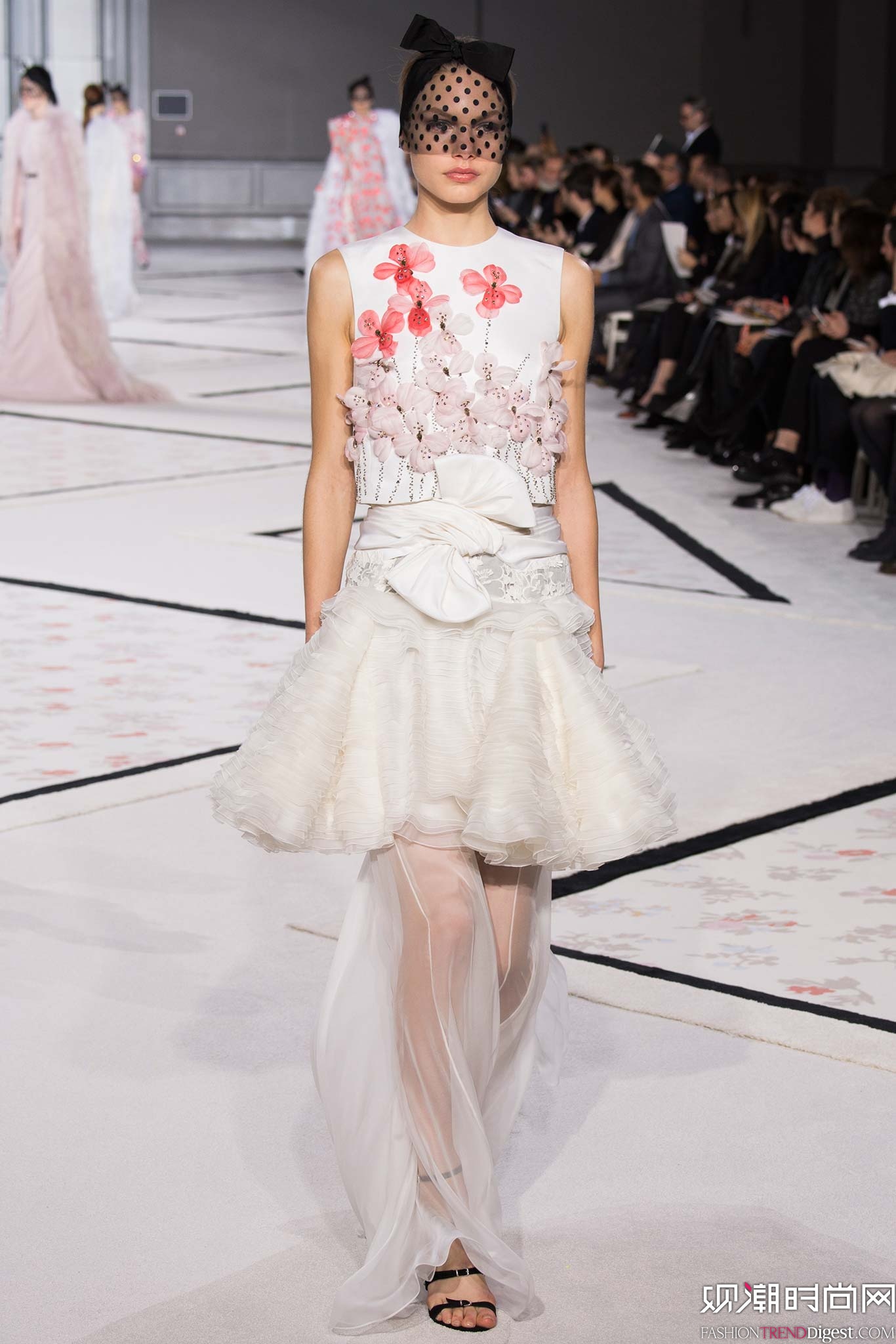 Giambattista Valli 2015���ĸ߶�ϵ���㳡����ͼƬ