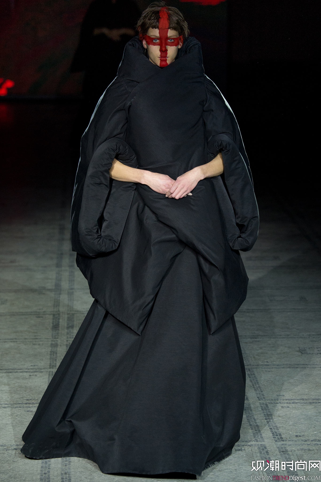 Gareth Pugh 2015ﶬʱװϵ㳡ͼƬ