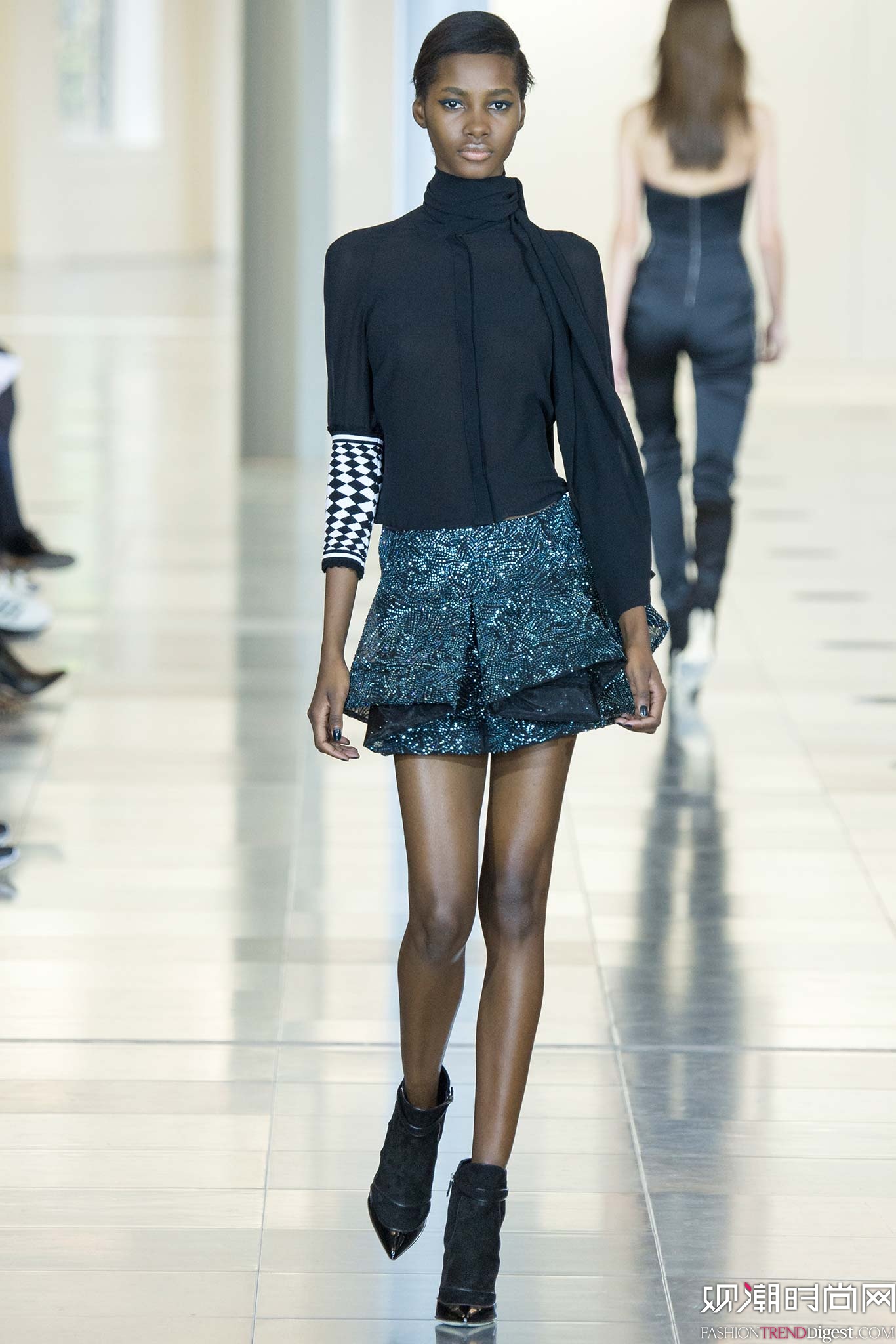 Antonio Berardi 2015ﶬrbϵDƬ