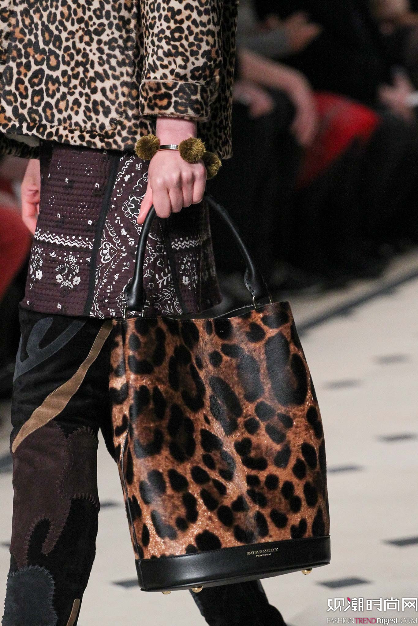 Burberry Prorsum 2015ﶬr(sh)bϵ(chng)DƬ