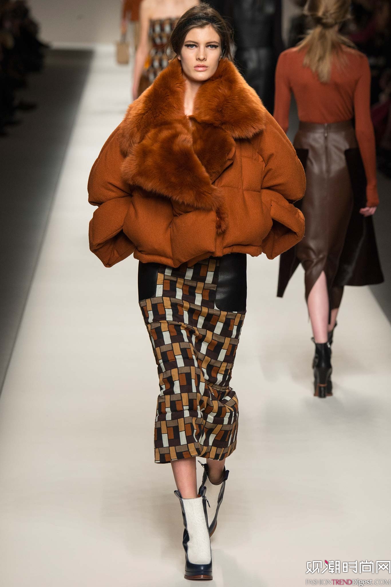 Fendi 2015ﶬʱװϵ㳡ͼƬ