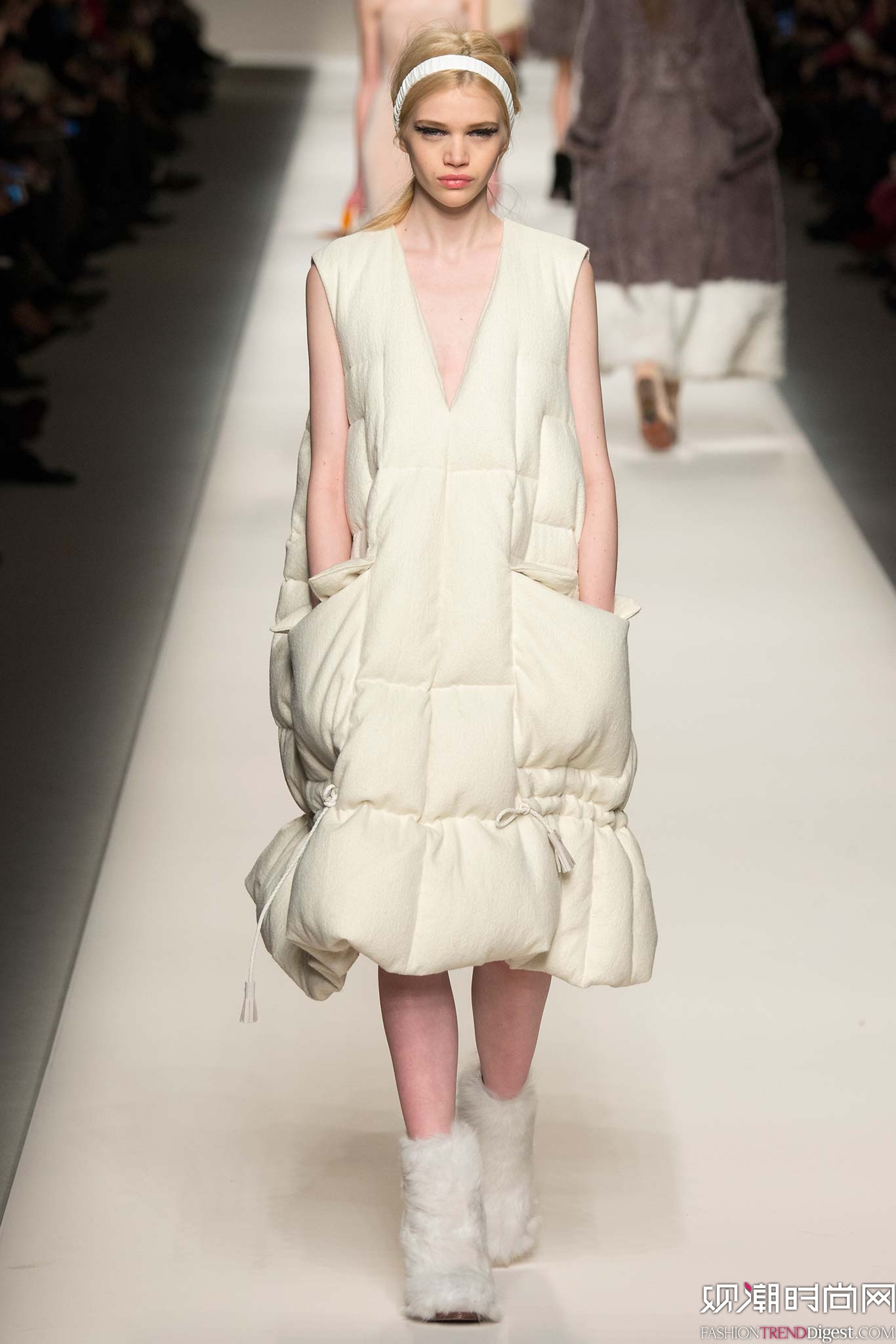 Fendi 2015ﶬr(sh)bϵ(chng)DƬ