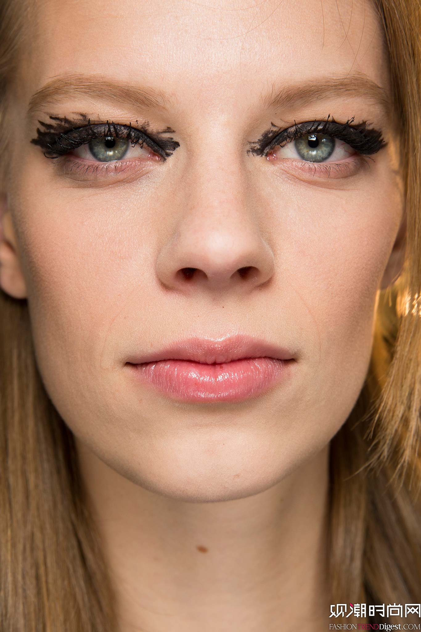 Fendi 2015ﶬr(sh)bϵ(chng)DƬ