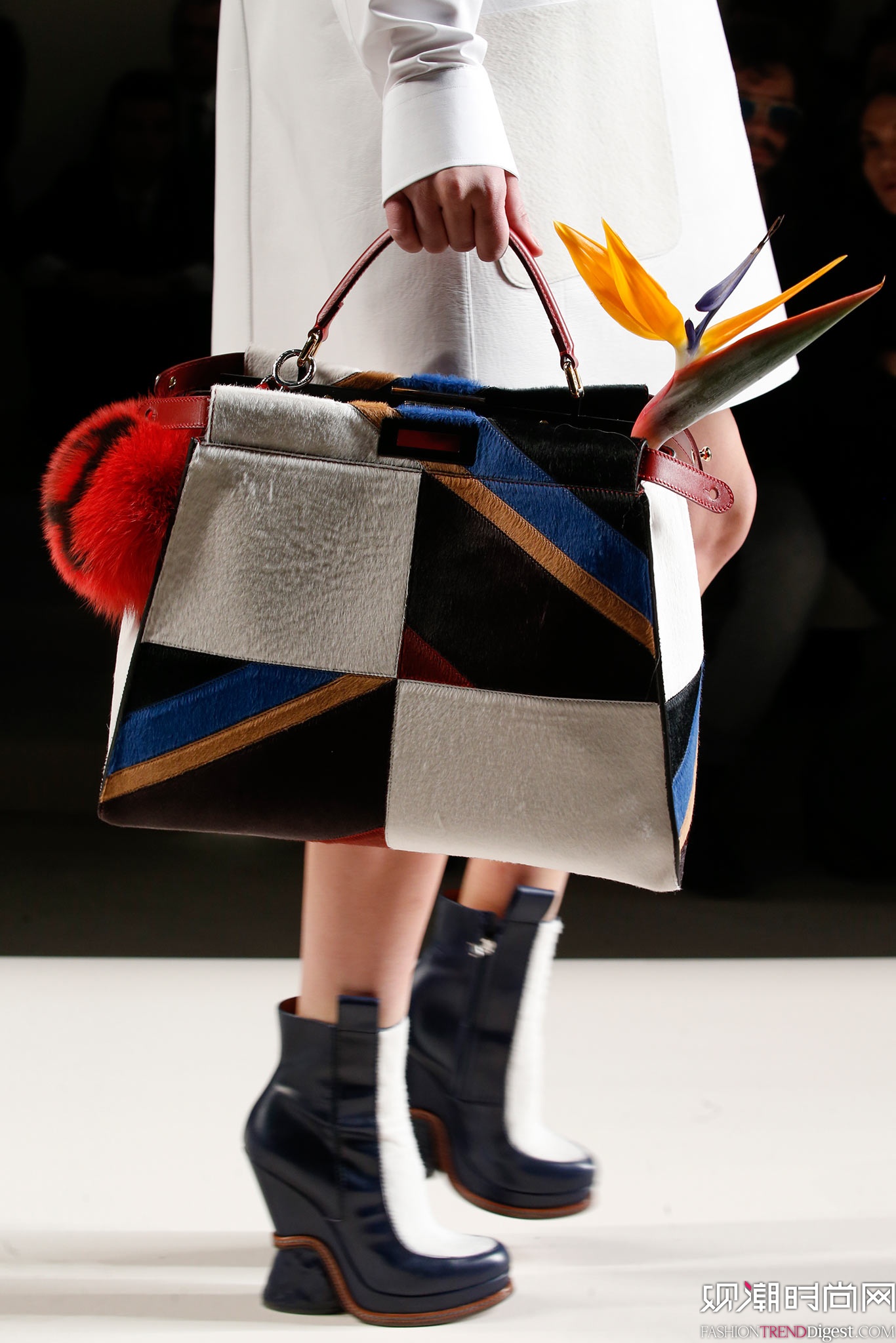 Fendi 2015�ﶬʱװ��ϵ���㳡����ͼƬ