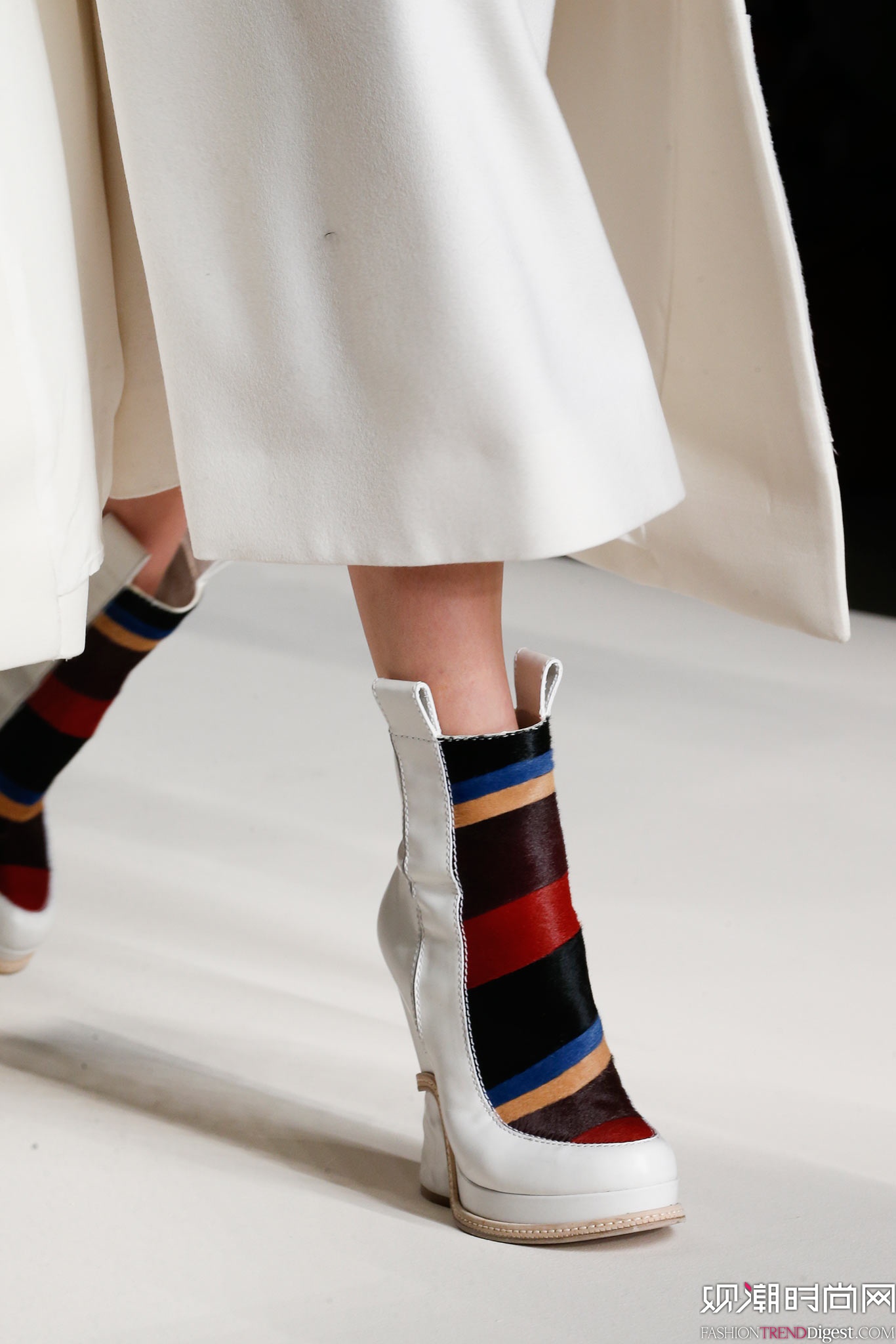 Fendi 2015�ﶬʱװ��ϵ���㳡����ͼƬ