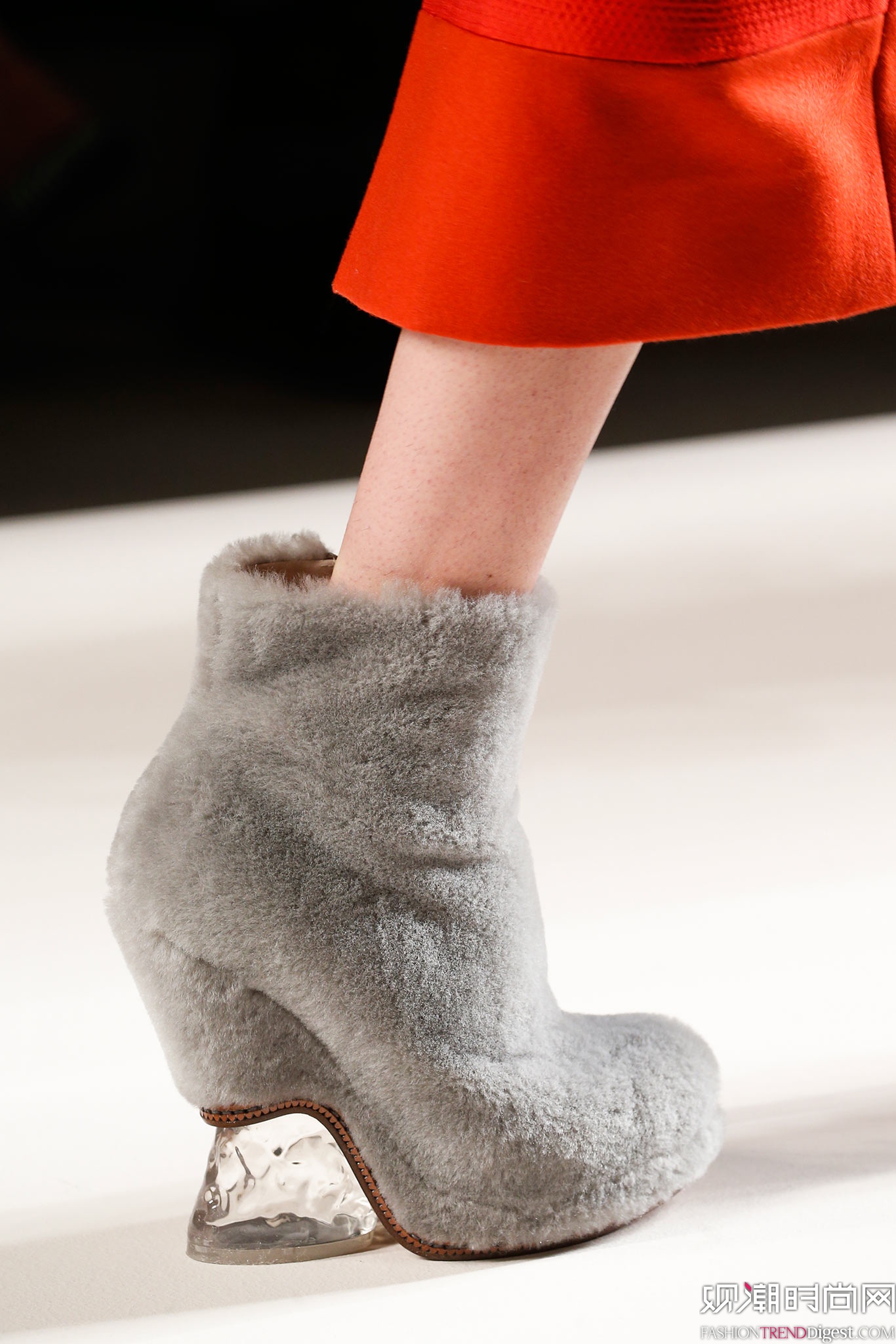 Fendi 2015�ﶬʱװ��ϵ���㳡����ͼƬ