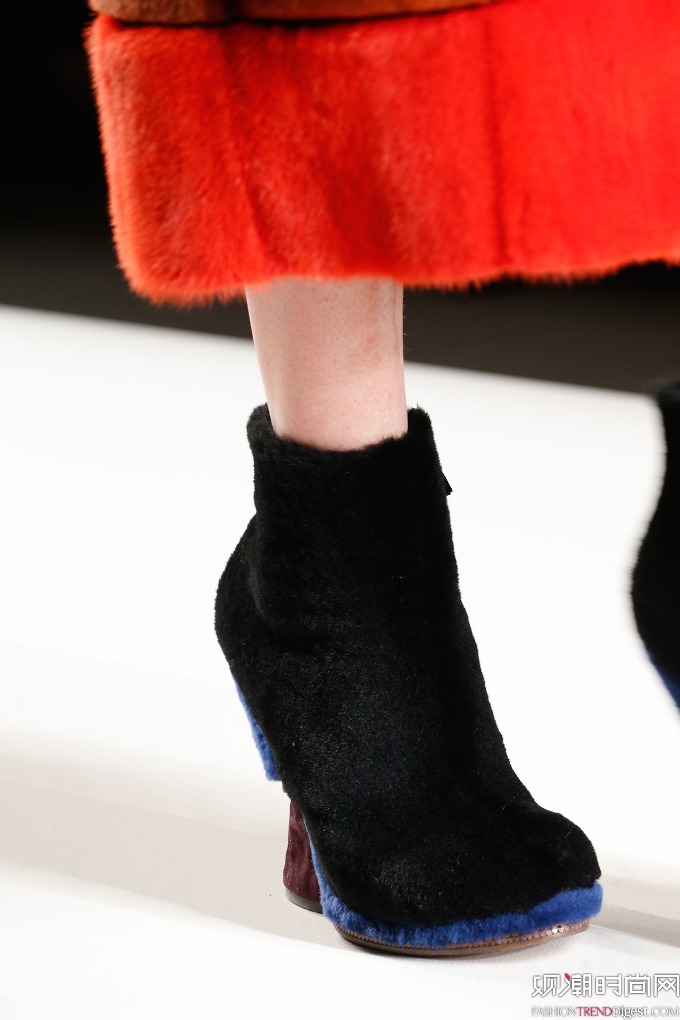 Fendi 2015�ﶬʱװ��ϵ���㳡����ͼƬ
