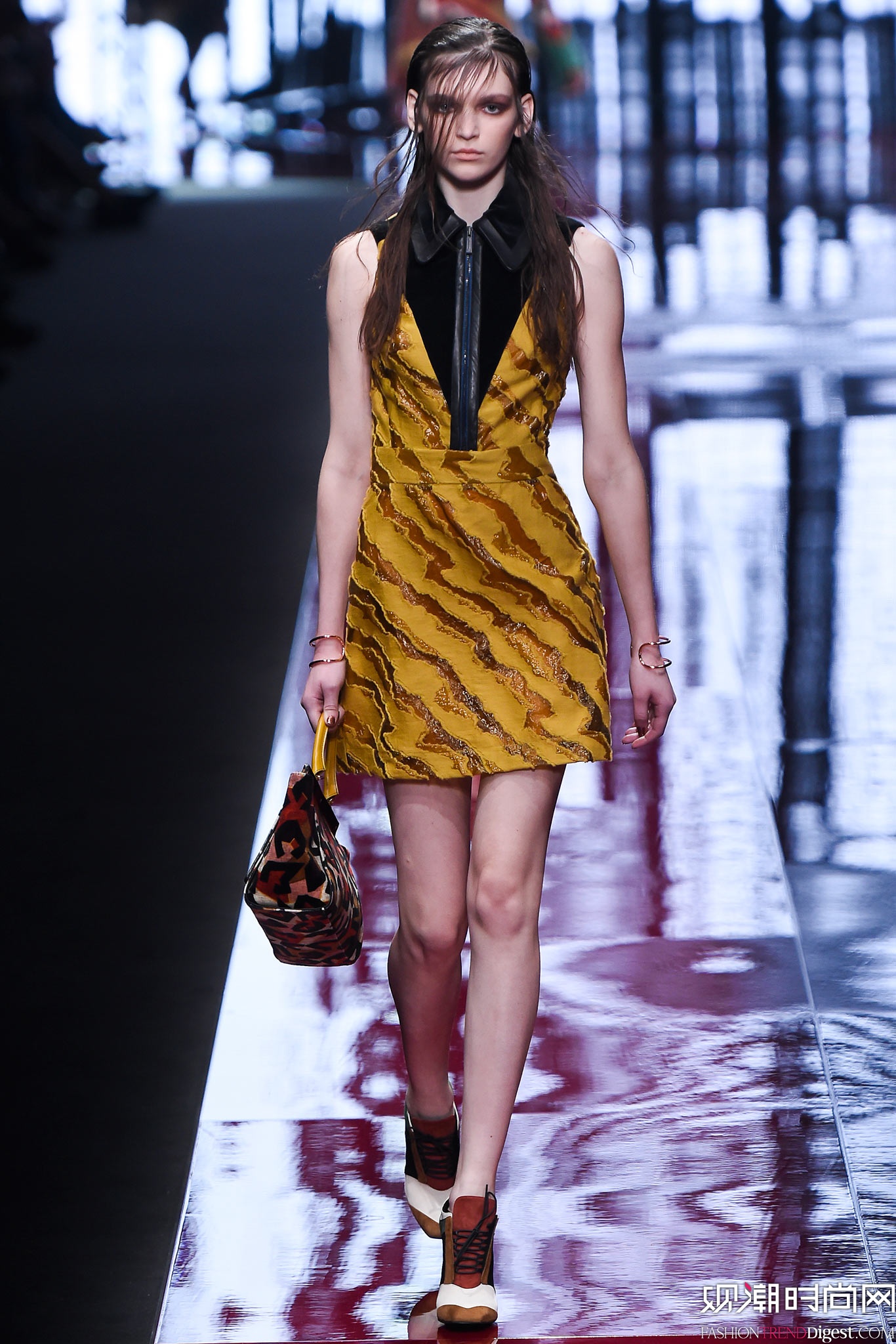 Just Cavalli 2015ﶬʱװϵ㳡ͼƬ