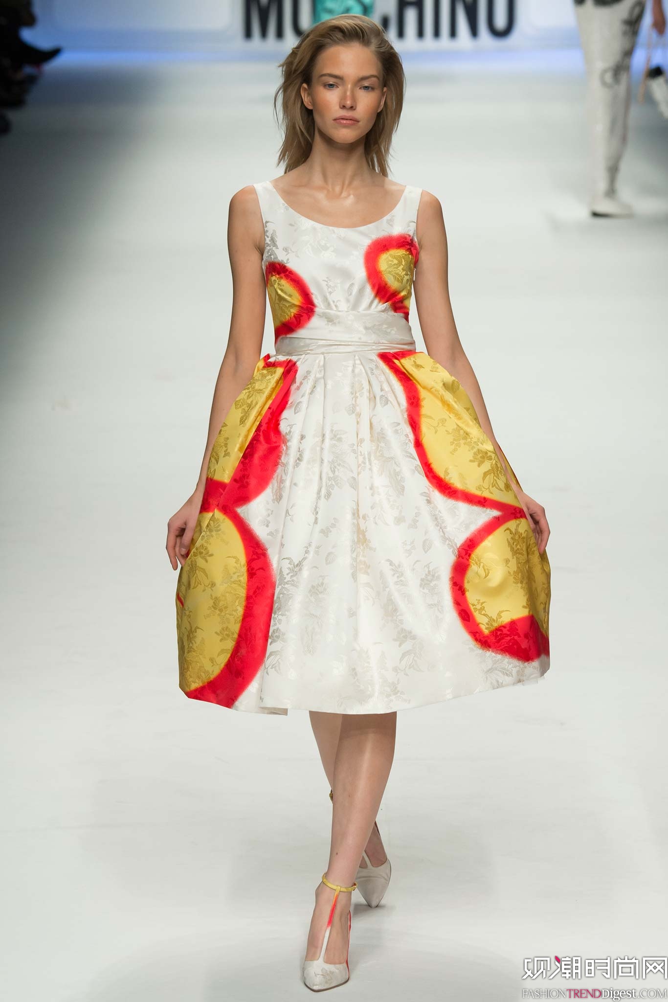 Moschino 2015ﶬŮװϵиͼƬ