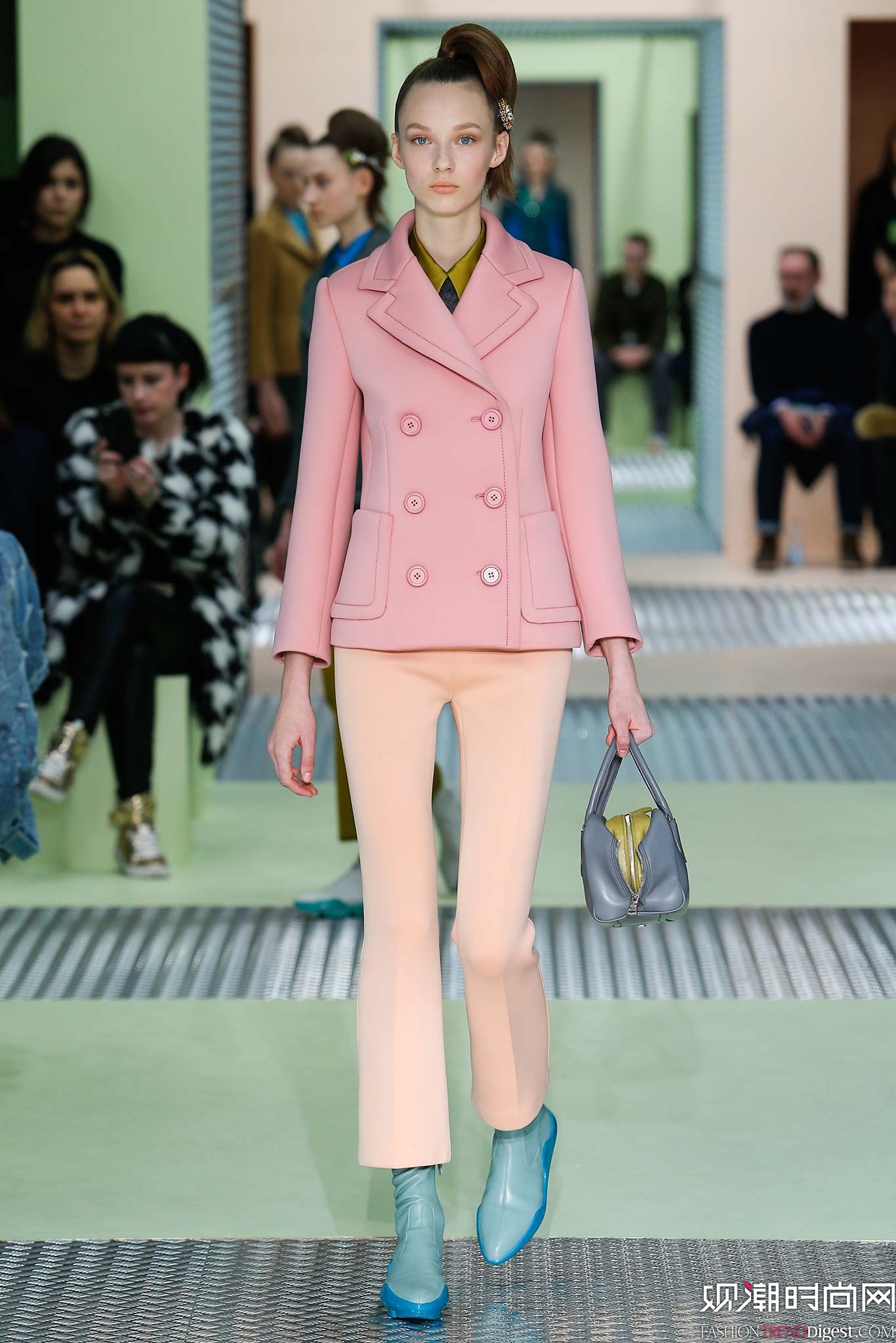 Prada 2015ﶬŮװϵ㳡ͼƬ