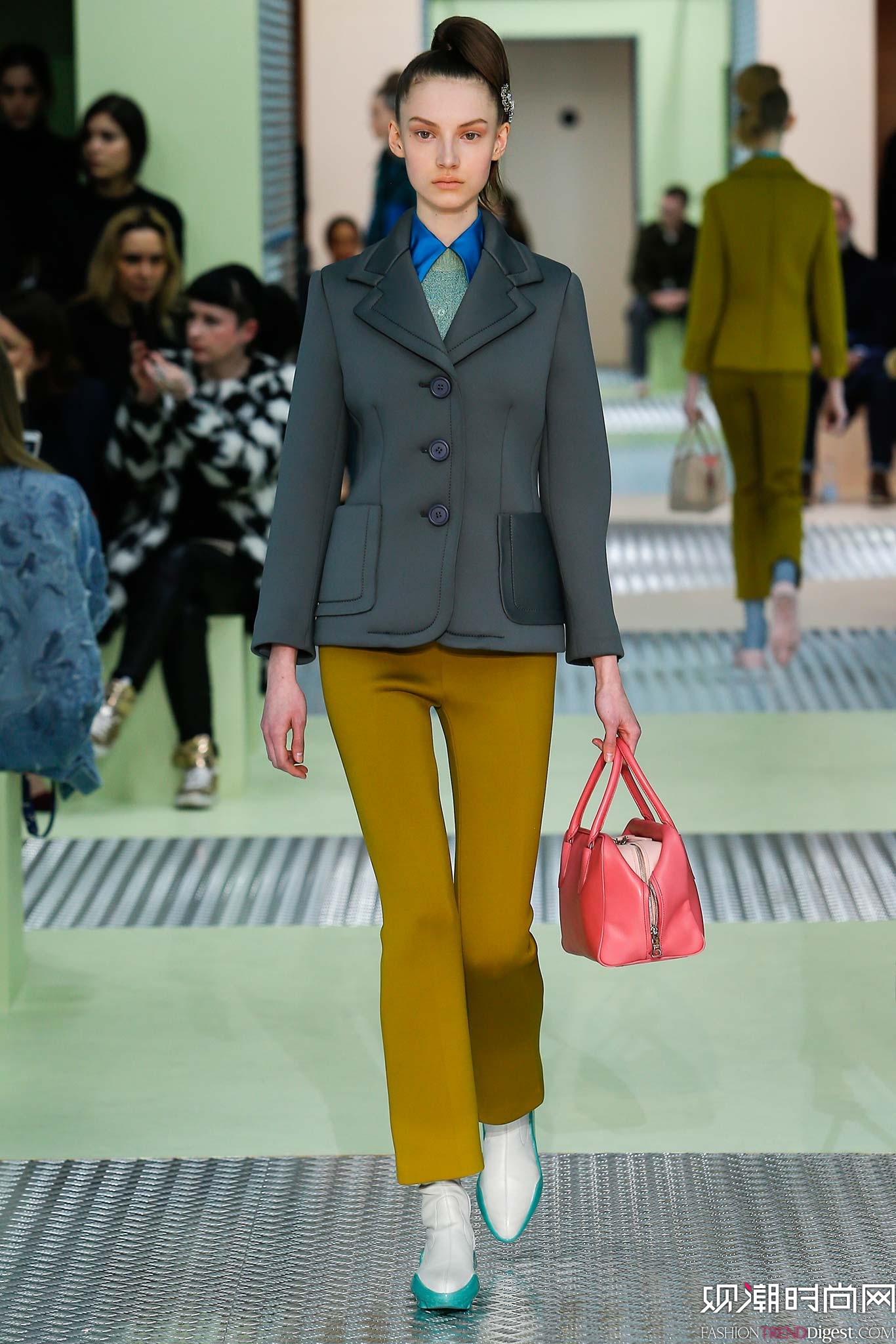 Prada 2015ﶬŮװϵ㳡ͼƬ