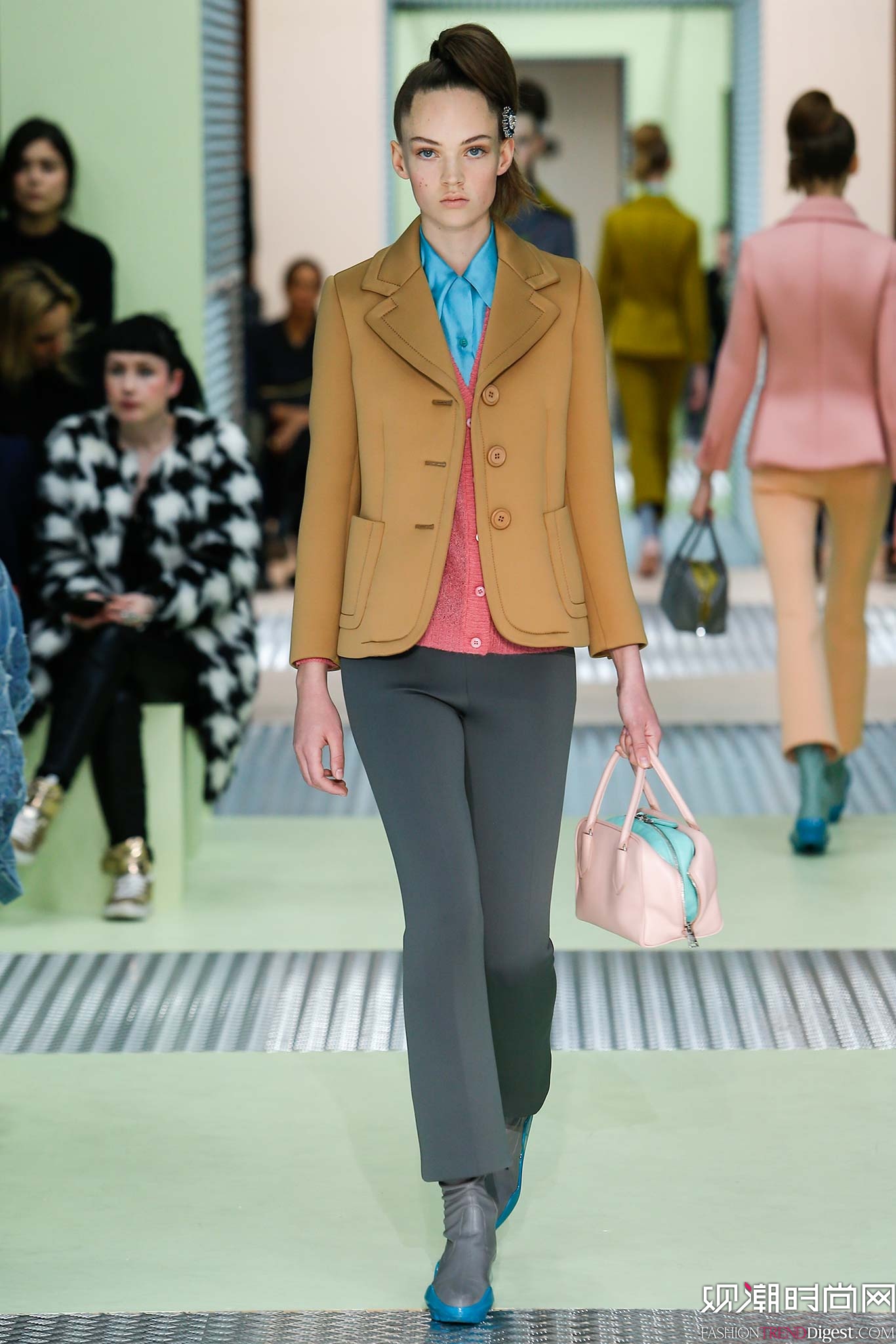 Prada 2015ﶬŮװϵ㳡ͼƬ