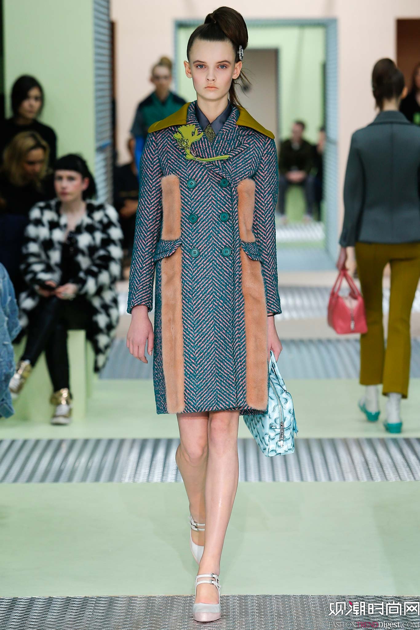 Prada 2015ﶬŮװϵ㳡ͼƬ