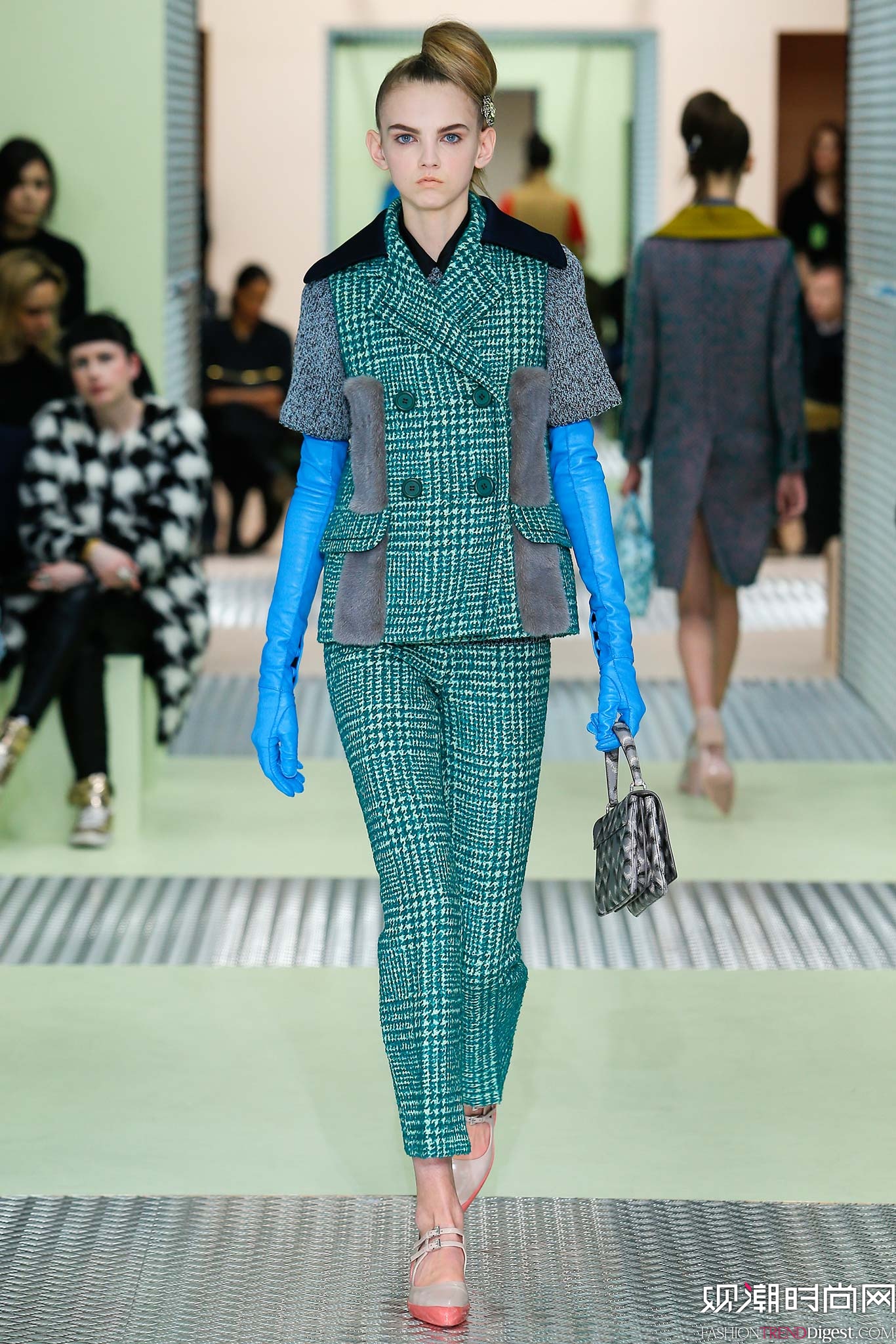 Prada 2015ﶬŮװϵ㳡ͼƬ