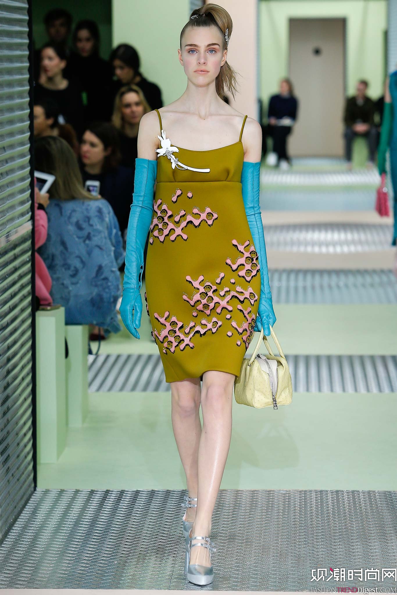 Prada 2015ﶬŮװϵ㳡ͼƬ