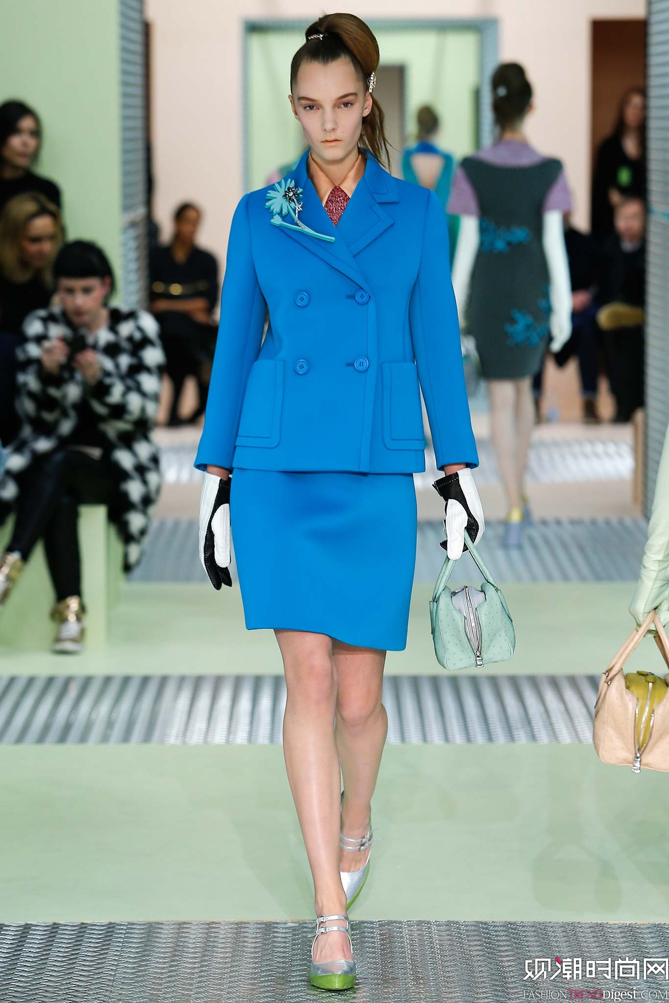 Prada 2015ﶬŮװϵ㳡ͼƬ