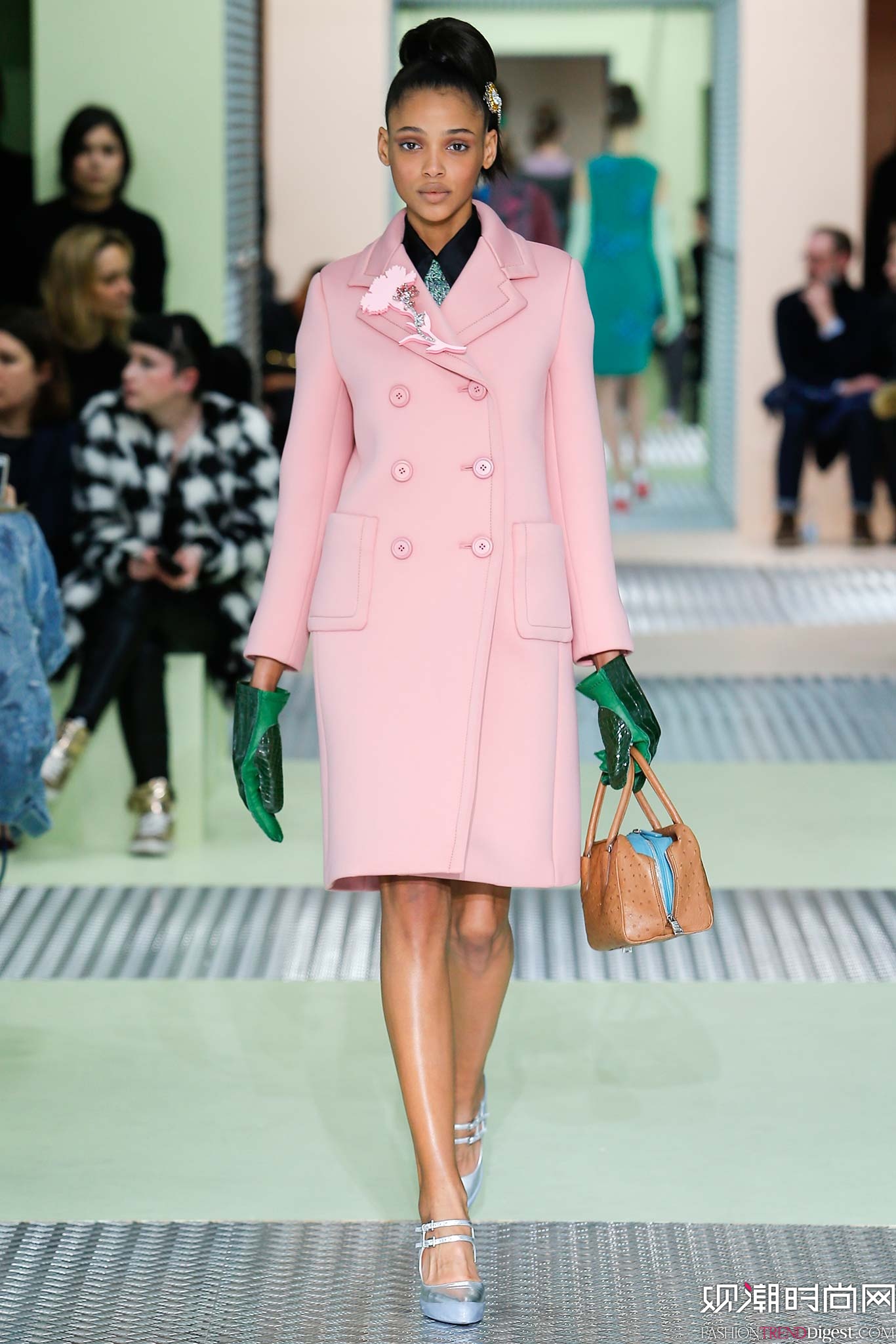 Prada 2015ﶬŮװϵ㳡ͼƬ