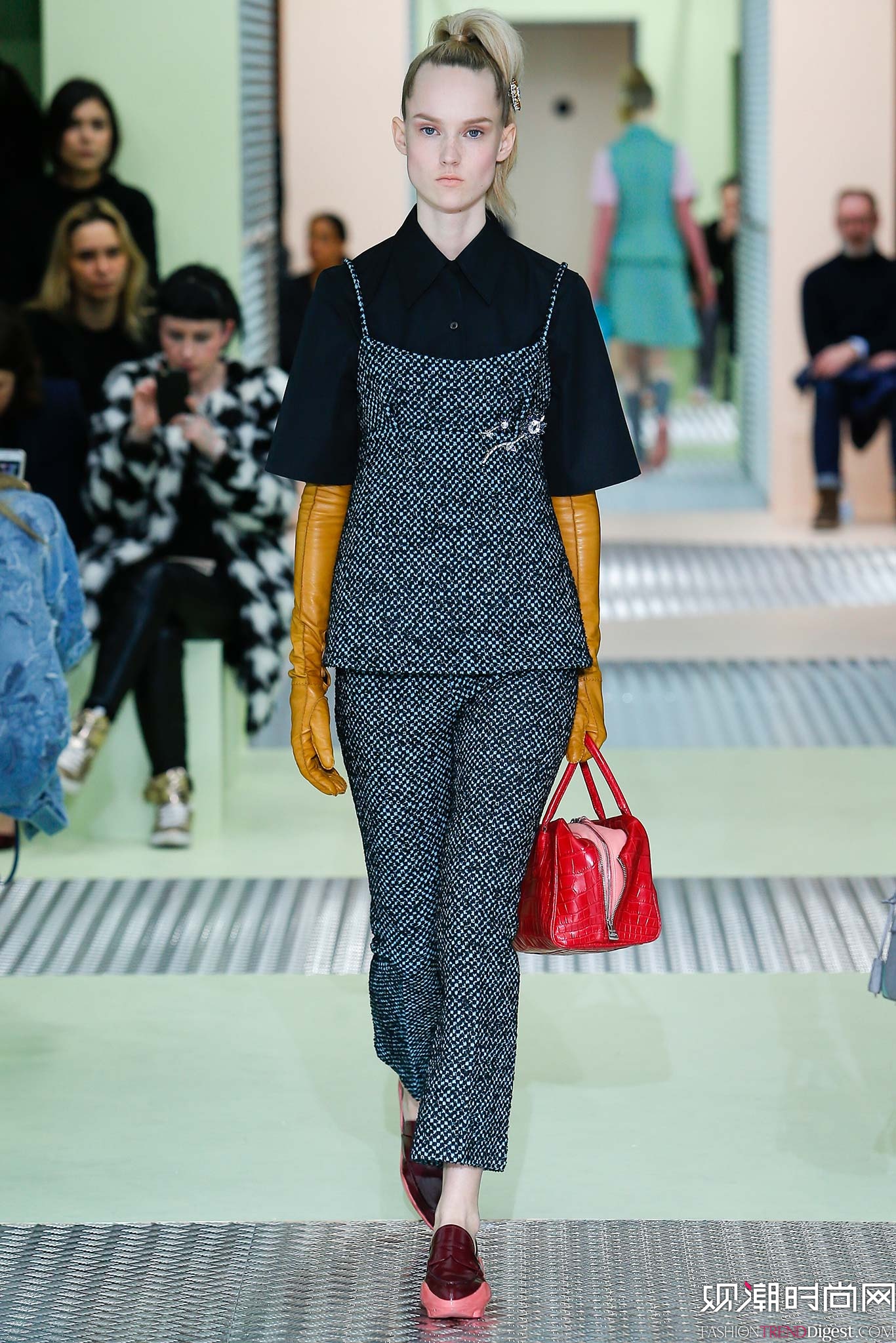 Prada 2015ﶬŮװϵ㳡ͼƬ