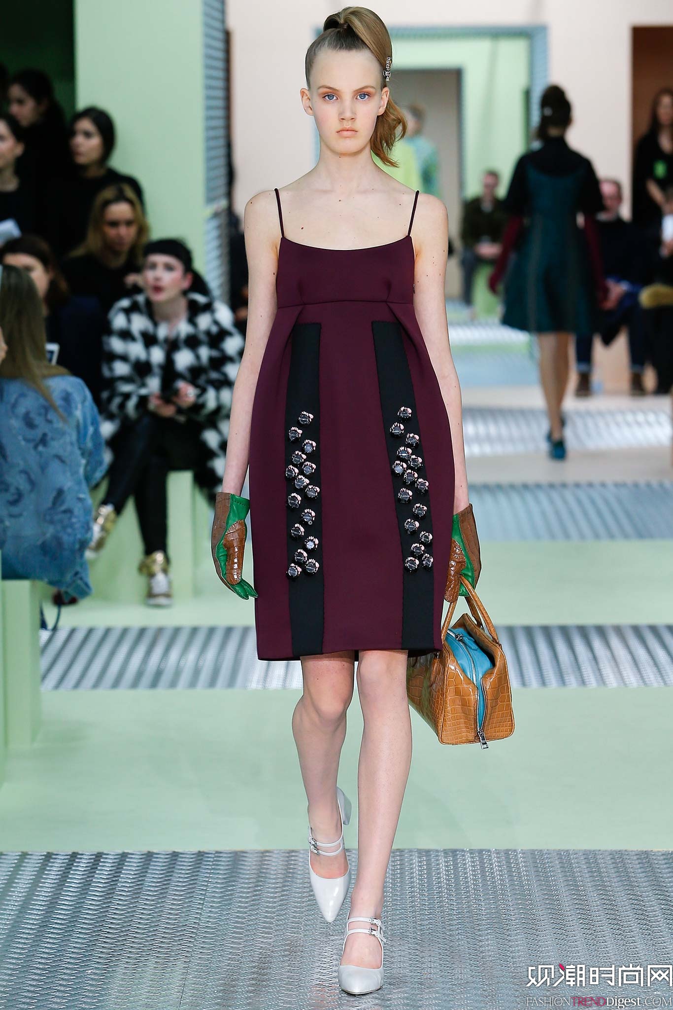 Prada 2015ﶬŮװϵ㳡ͼƬ