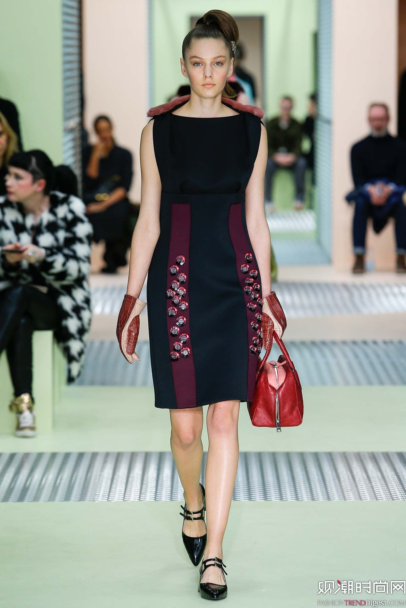 Prada 2015ﶬŮװϵ㳡ͼƬ