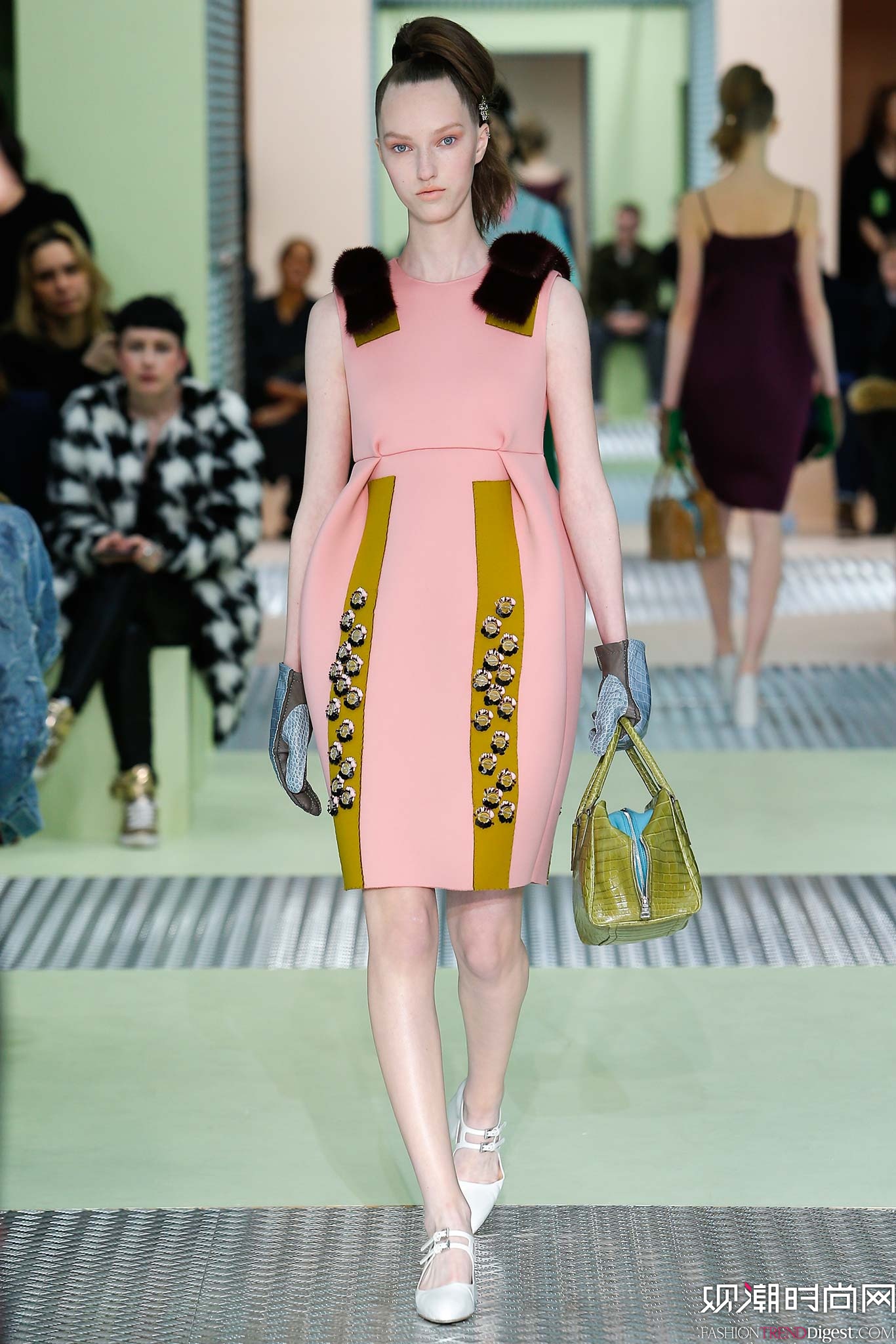 Prada 2015ﶬŮװϵ㳡ͼƬ