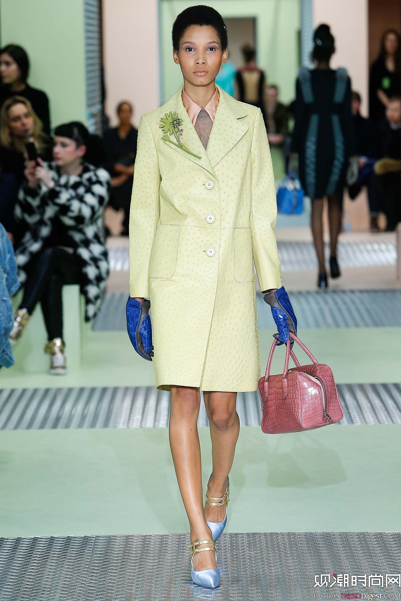 Prada 2015ﶬŮװϵ㳡ͼƬ