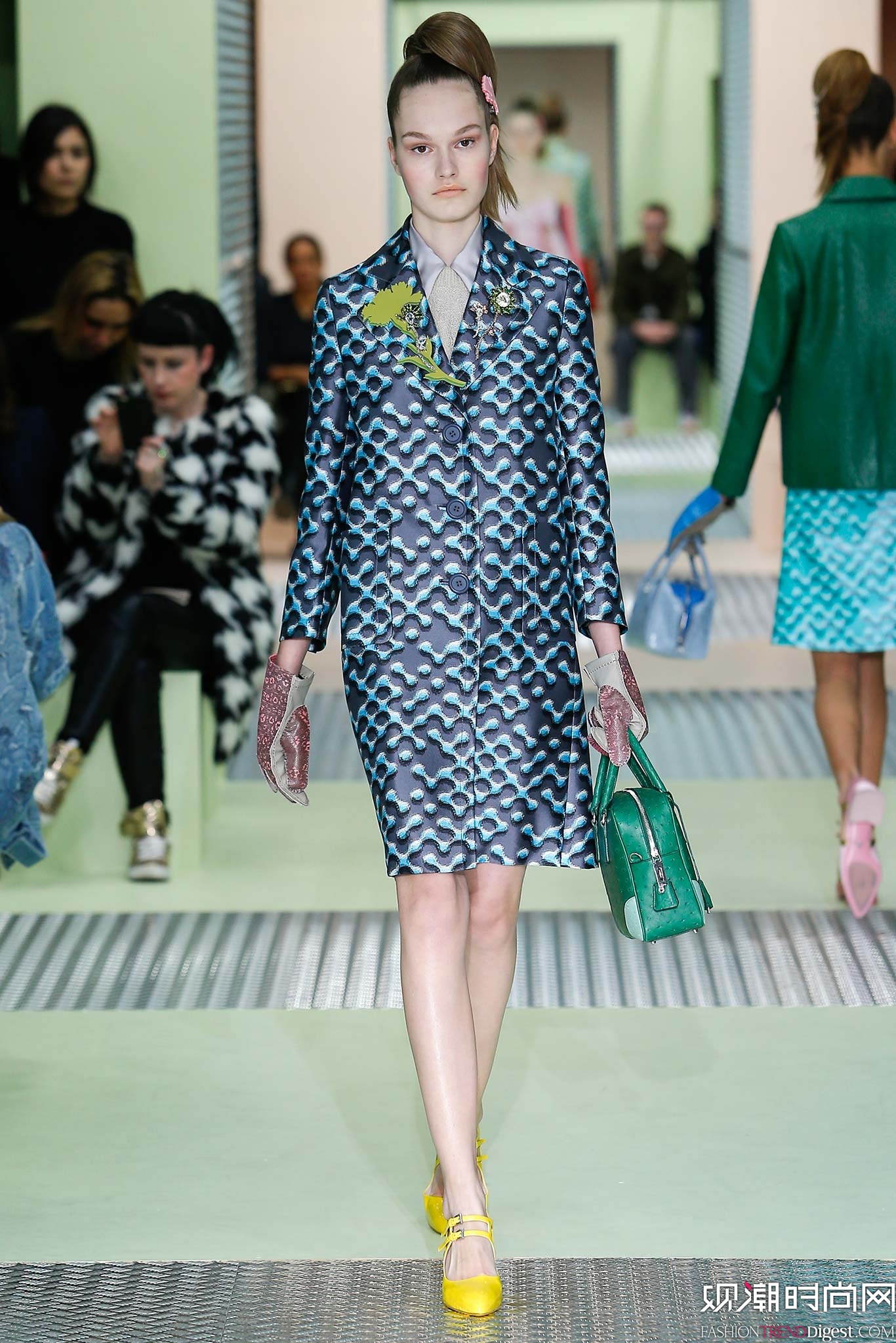 Prada 2015ﶬŮװϵ㳡ͼƬ