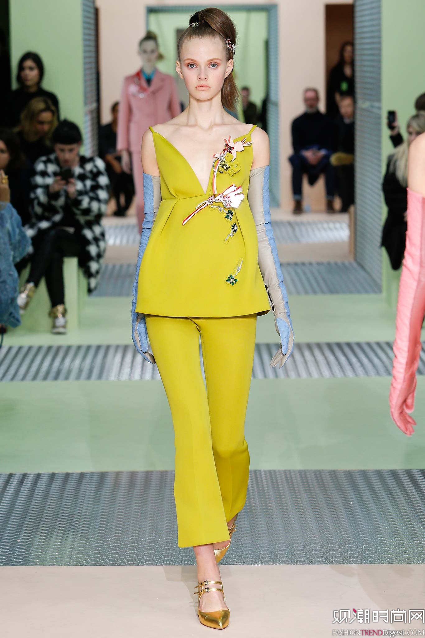 Prada 2015ﶬŮװϵ㳡ͼƬ