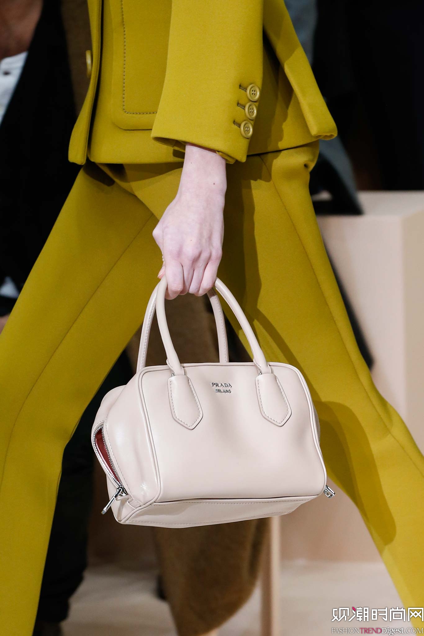 Prada 2015ﶬŮװϵ㳡ͼƬ