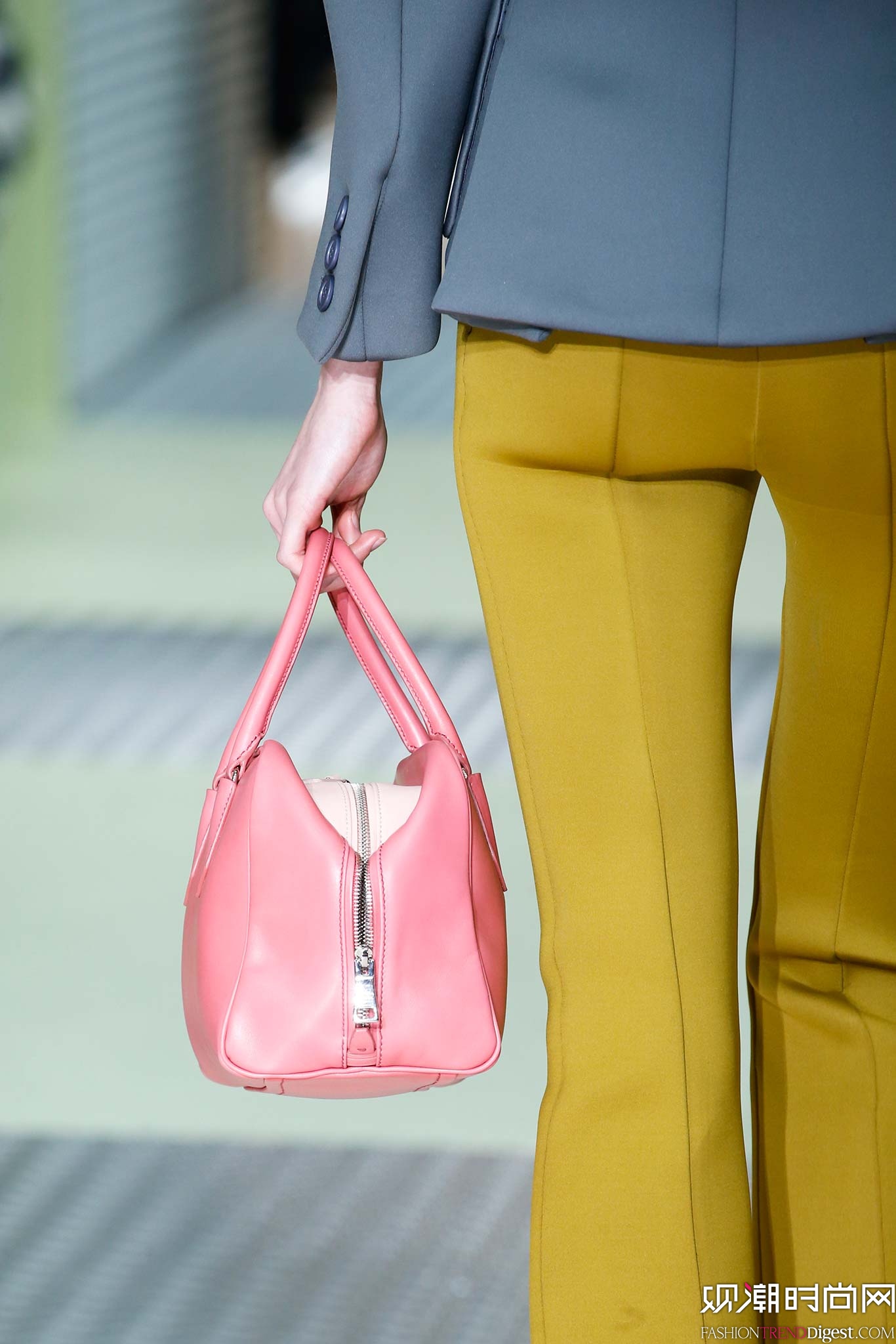 Prada 2015�ﶬŮװϵ���㳡����ͼƬ