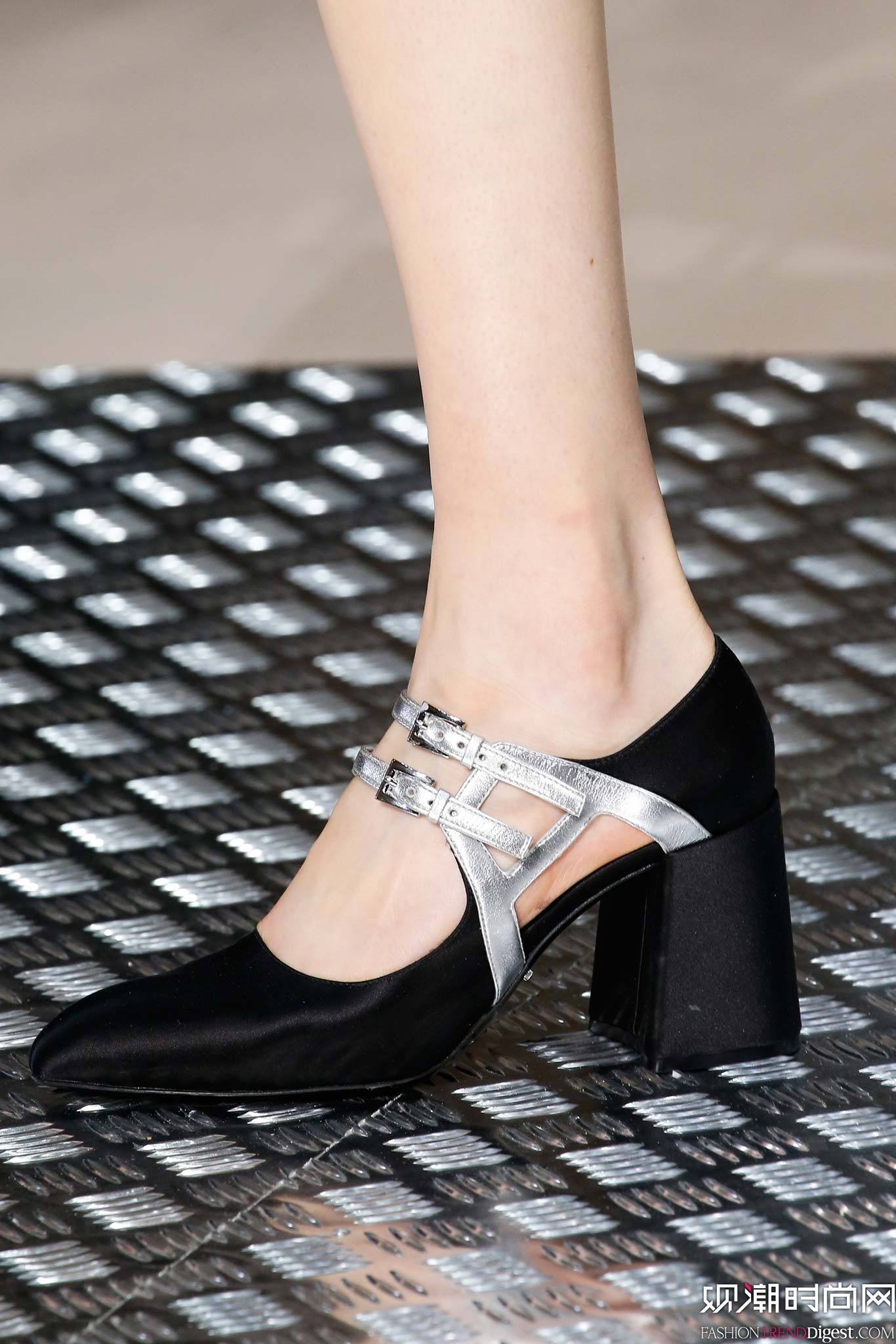 Prada 2015ﶬŮװϵ㳡ͼƬ