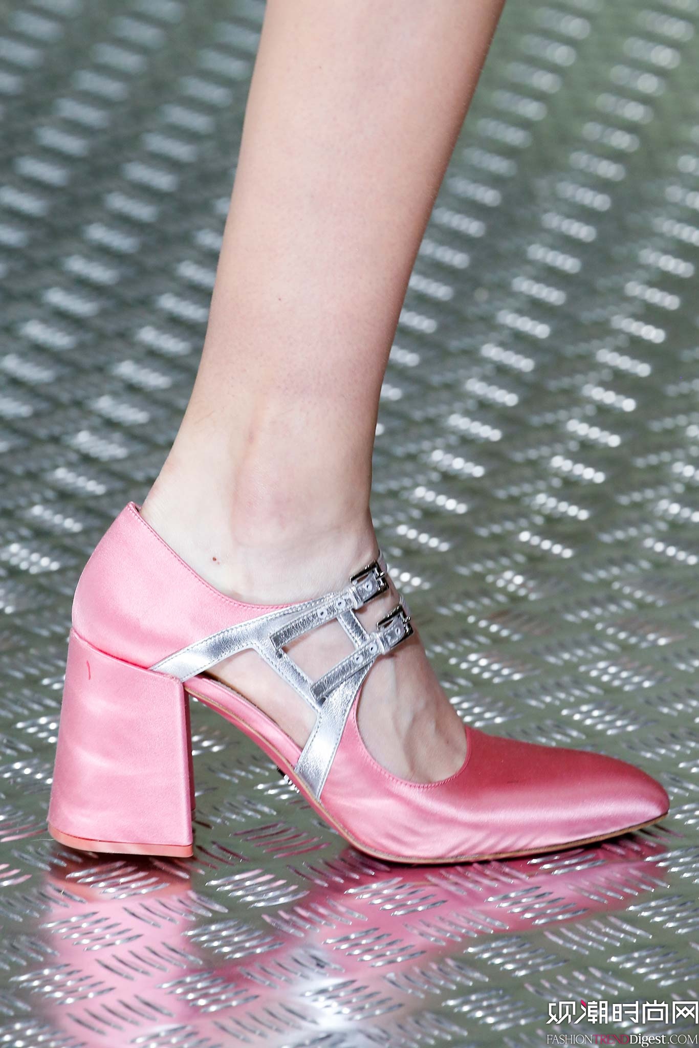 Prada 2015ﶬŮװϵ㳡ͼƬ