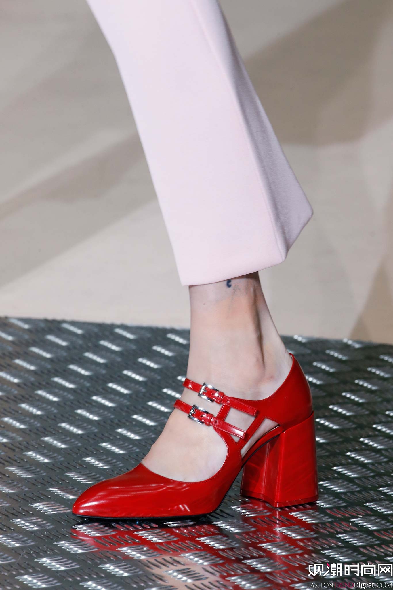 Prada 2015ﶬŮװϵ㳡ͼƬ