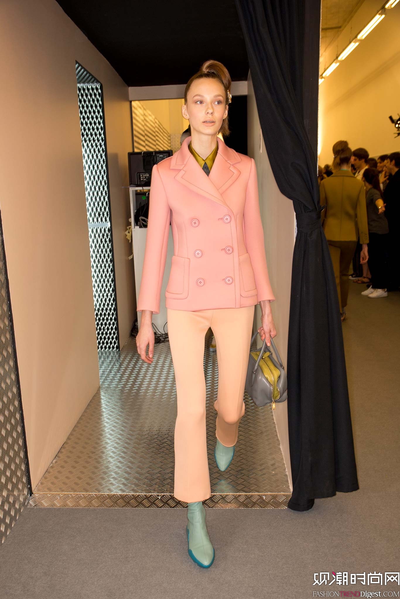 Prada 2015ﶬŮװϵ㳡ͼƬ