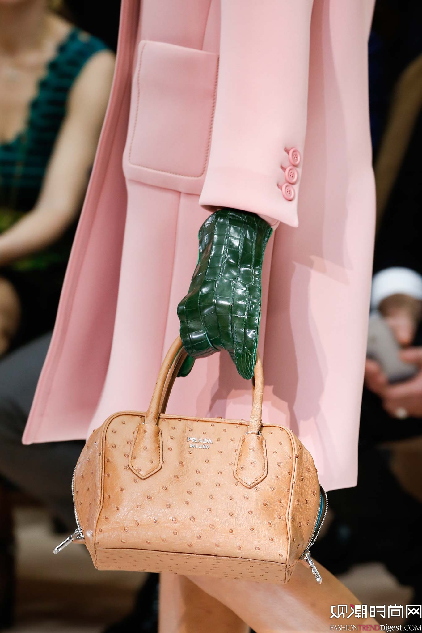 Prada 2015ﶬŮװϵ㳡ͼƬ