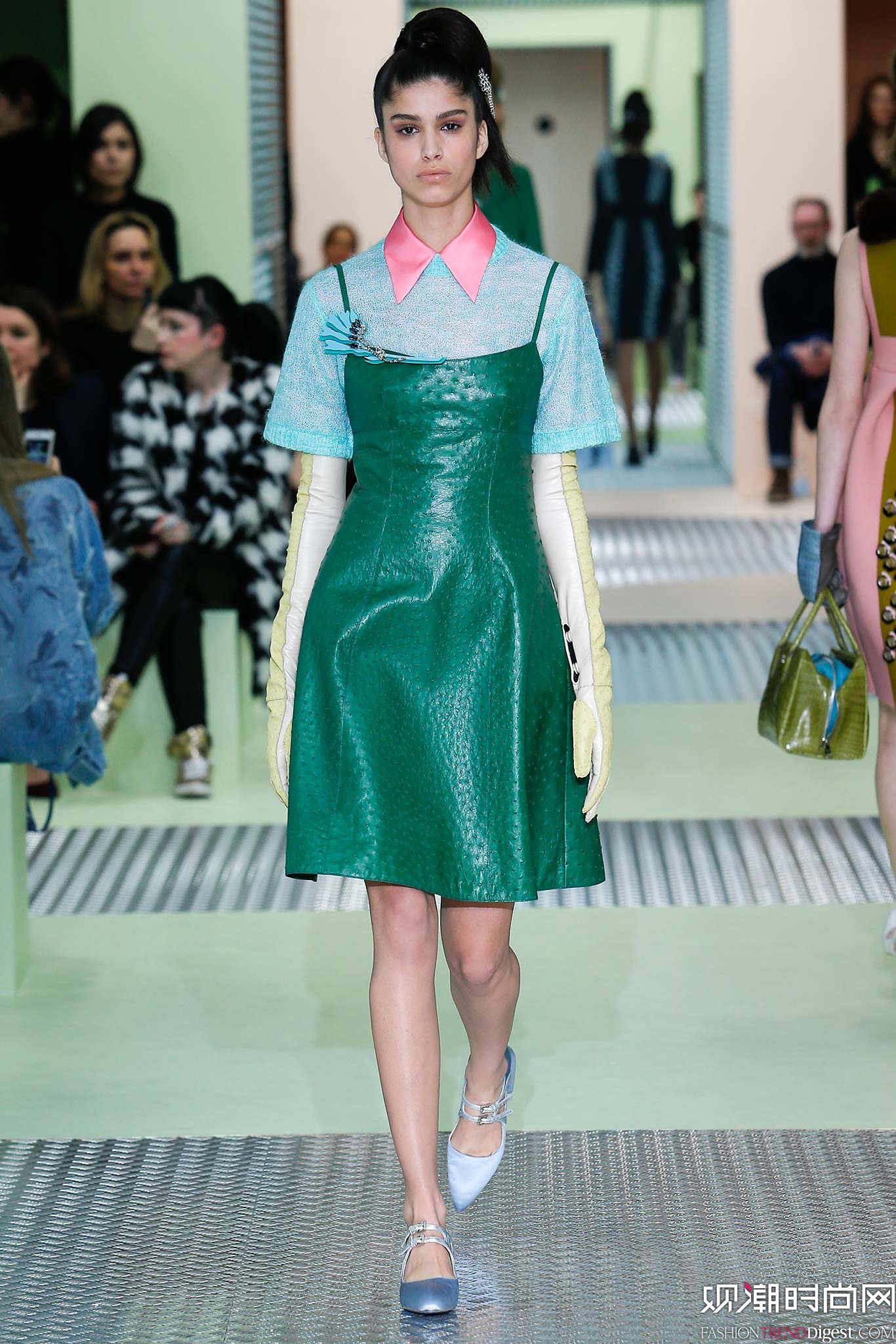 Prada 2015ﶬŮװϵ㳡ͼƬ