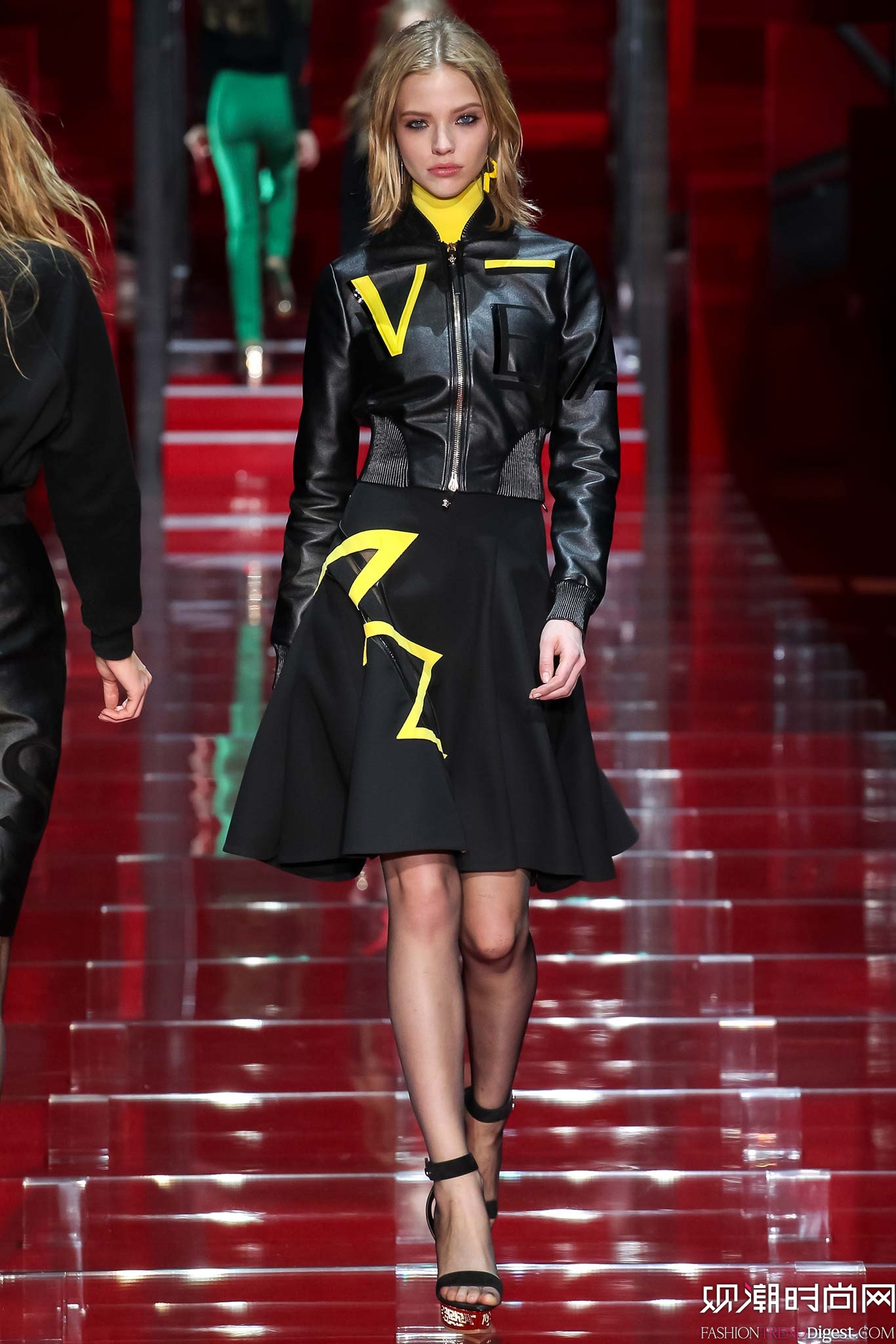 Versace 2015ﶬʱװϵ㳡ͼƬ