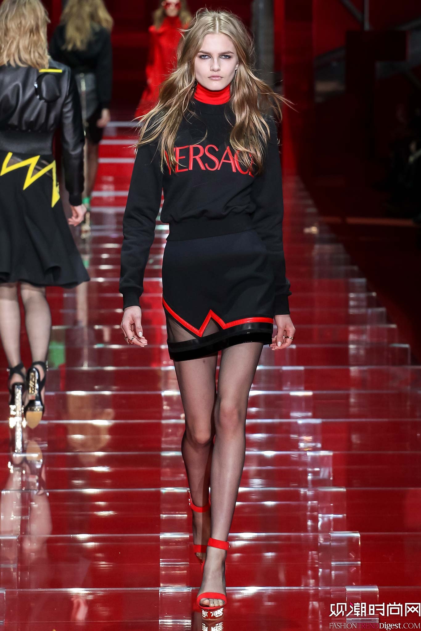 Versace 2015ﶬʱװϵ㳡ͼƬ