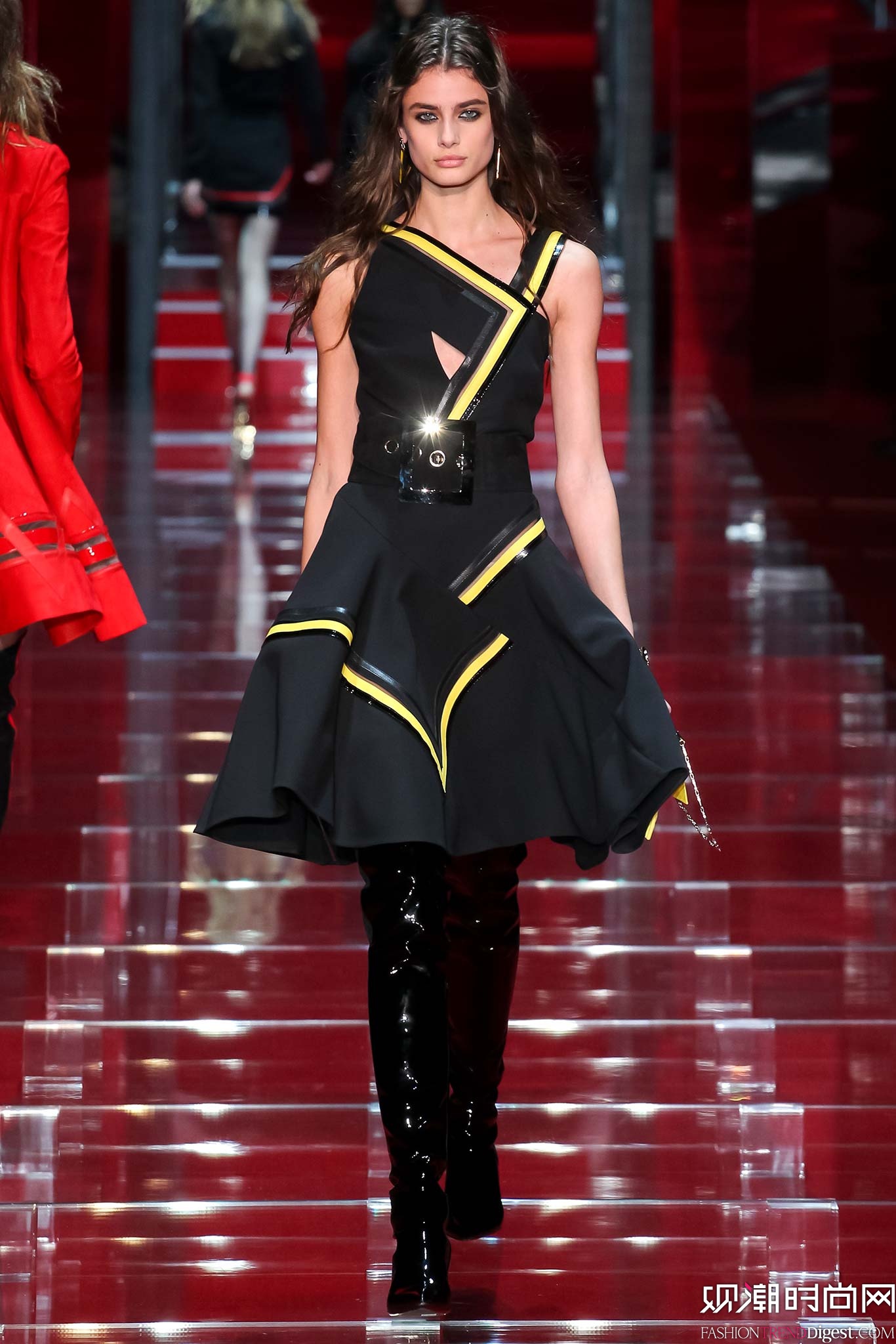 Versace 2015ﶬʱװϵ㳡ͼƬ