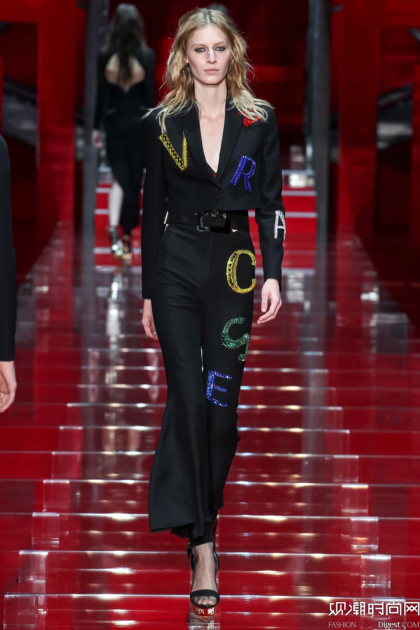 Versace 2015ﶬʱװϵ㳡ͼƬ