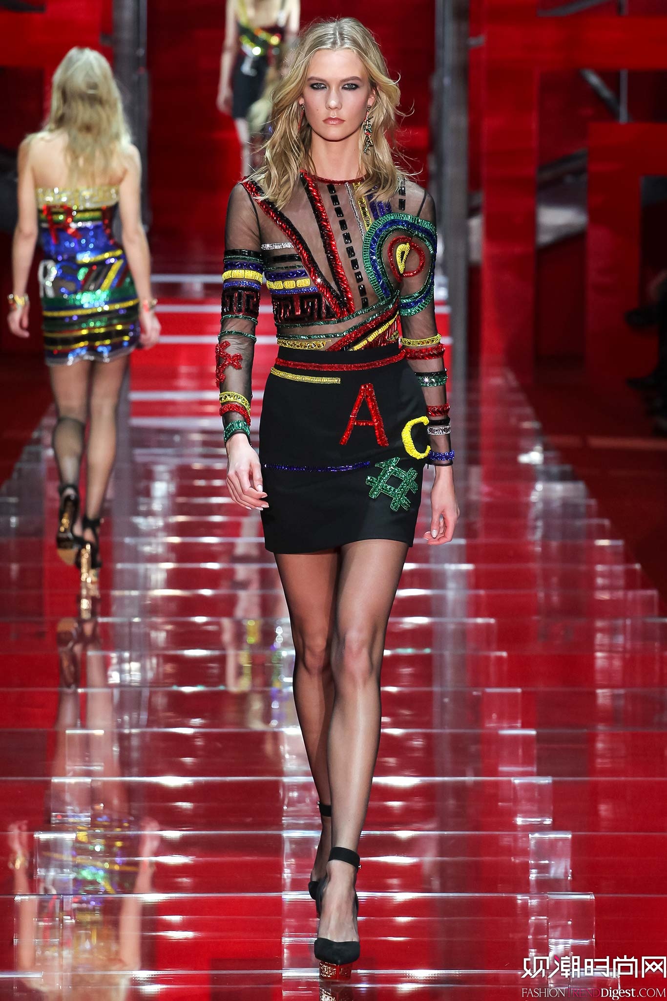 Versace 2015ﶬʱװϵ㳡ͼƬ