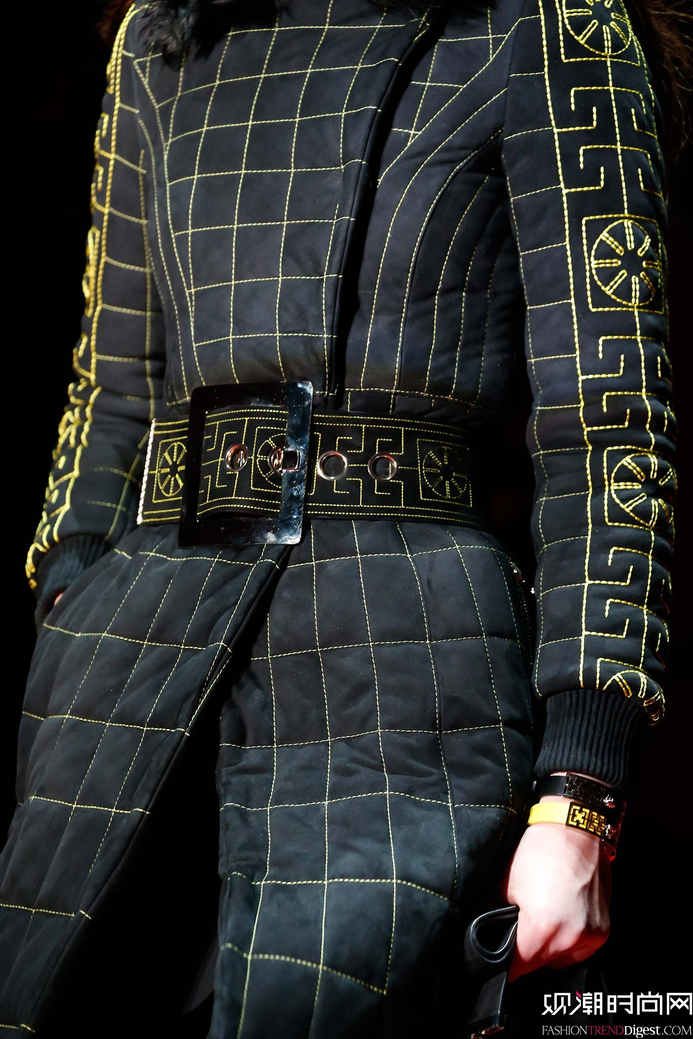 Versace 2015ﶬʱװϵ㳡ͼƬ