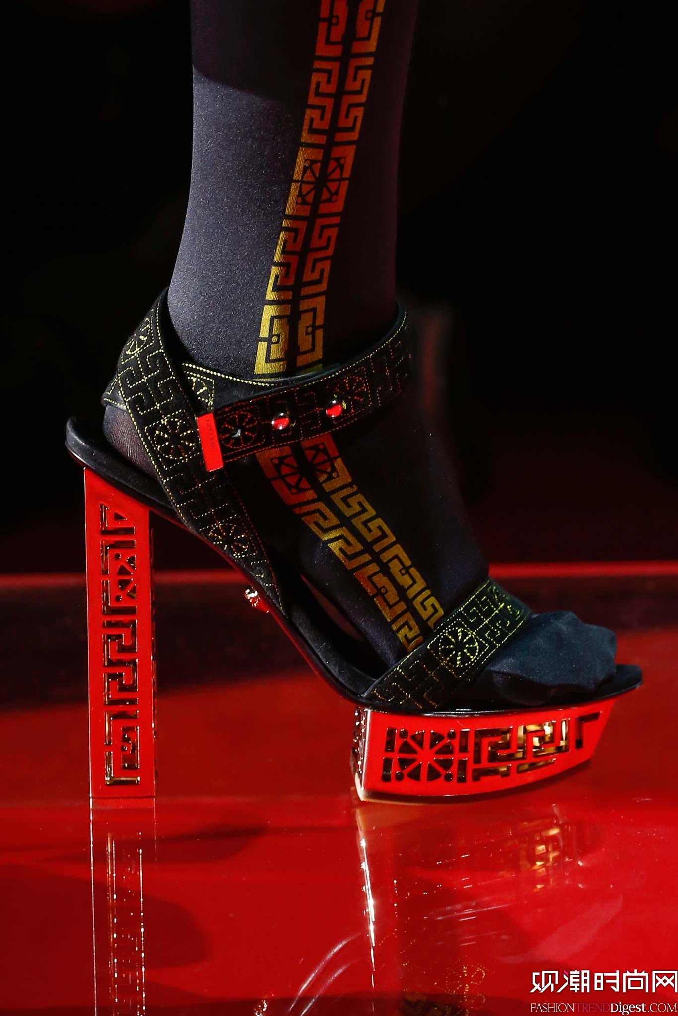 Versace 2015ﶬʱװϵ㳡ͼƬ